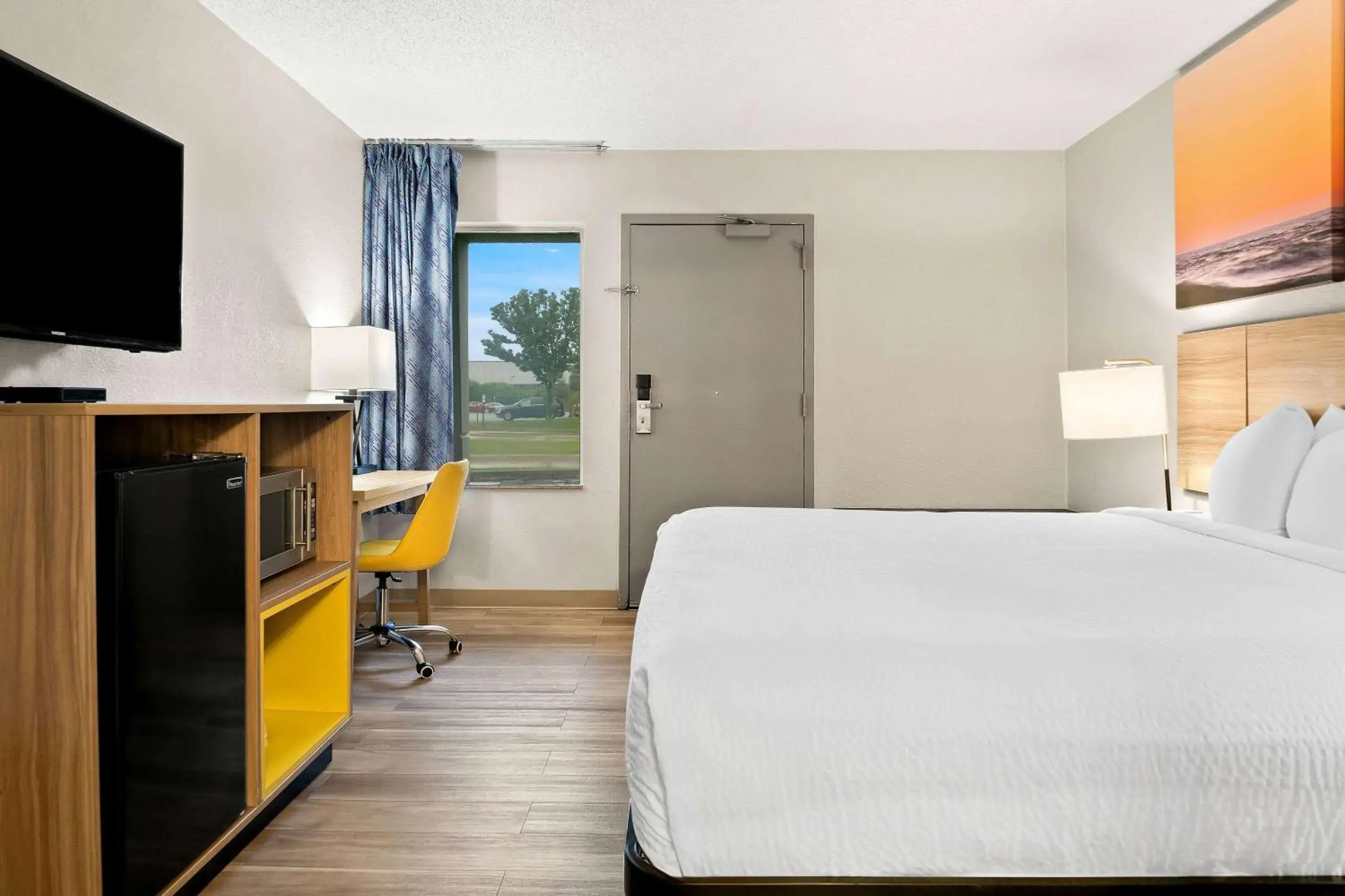 Bed in Days Inn & Suites by Wyndham Warren Bed in Days Inn & Suites by Wyndham Warren