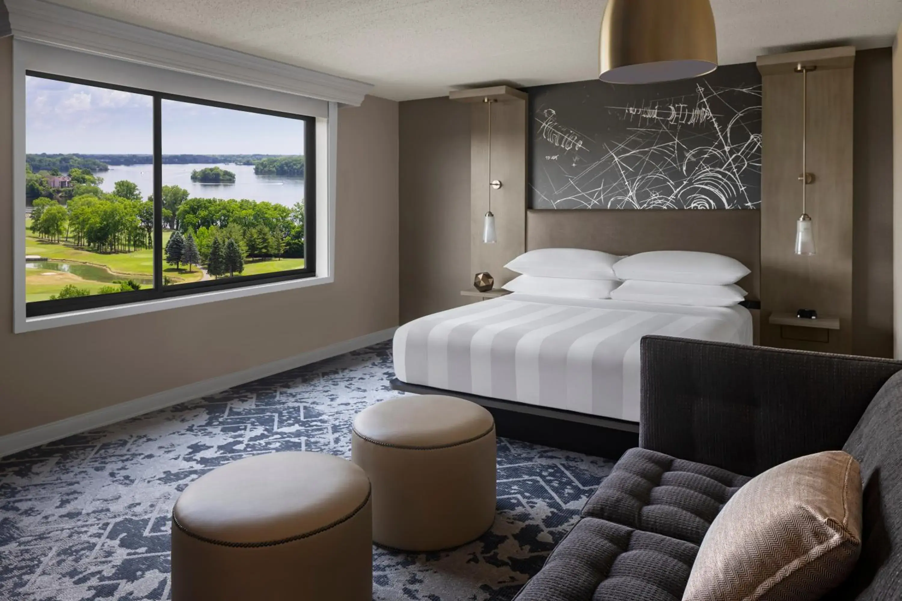 Guest room, 1 King, Sofa bed, Corner room in Ann Arbor Marriott Ypsilanti at Eagle Crest Guest room, 1 King, Sofa bed, Corner room in Ann Arbor Marriott Ypsilanti at Eagle Crest