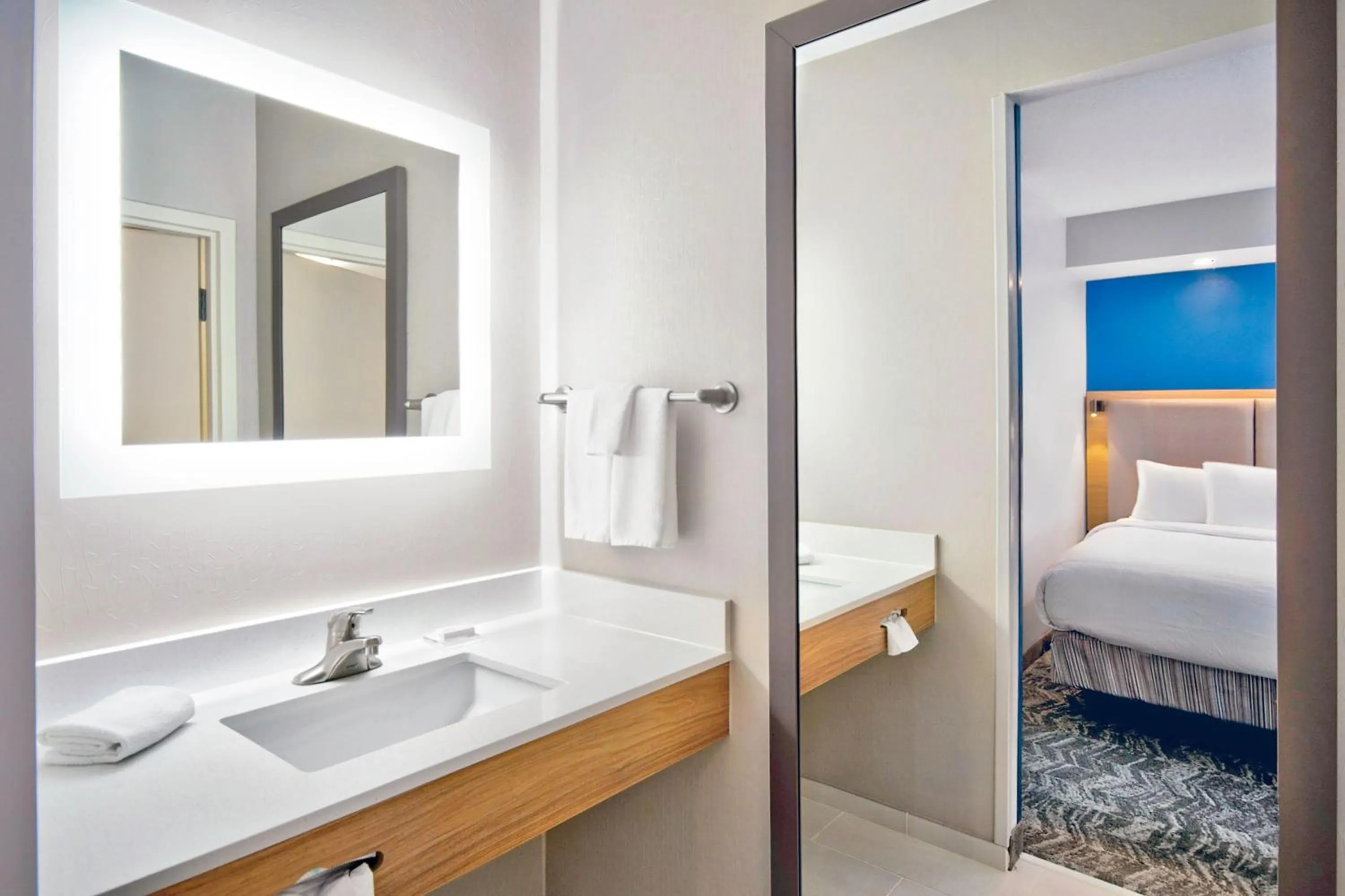 Bathroom, Bed in SpringHill Suites Erie