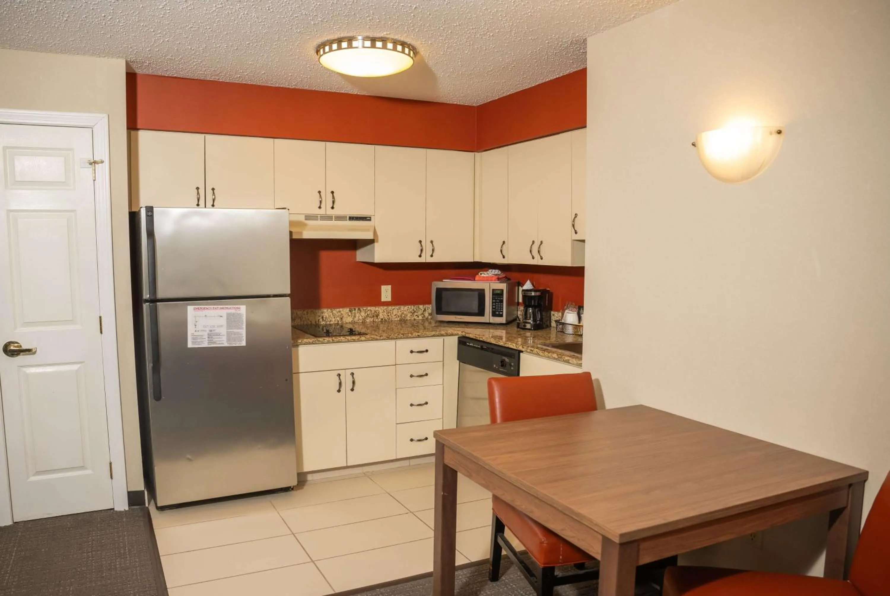 Photo of the whole room in Hawthorn Suites by Wyndham Erie