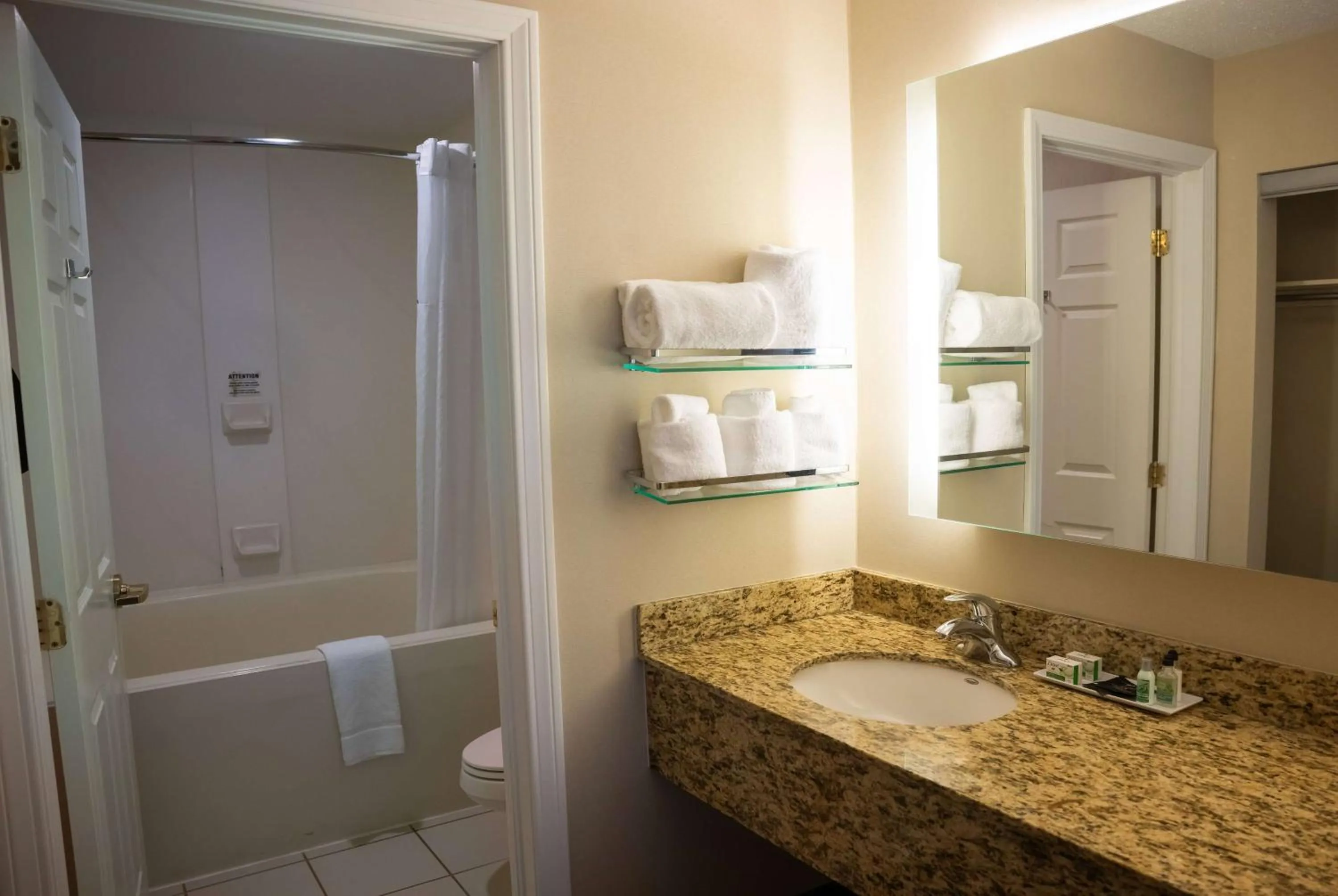 TV and multimedia in Hawthorn Suites by Wyndham Erie