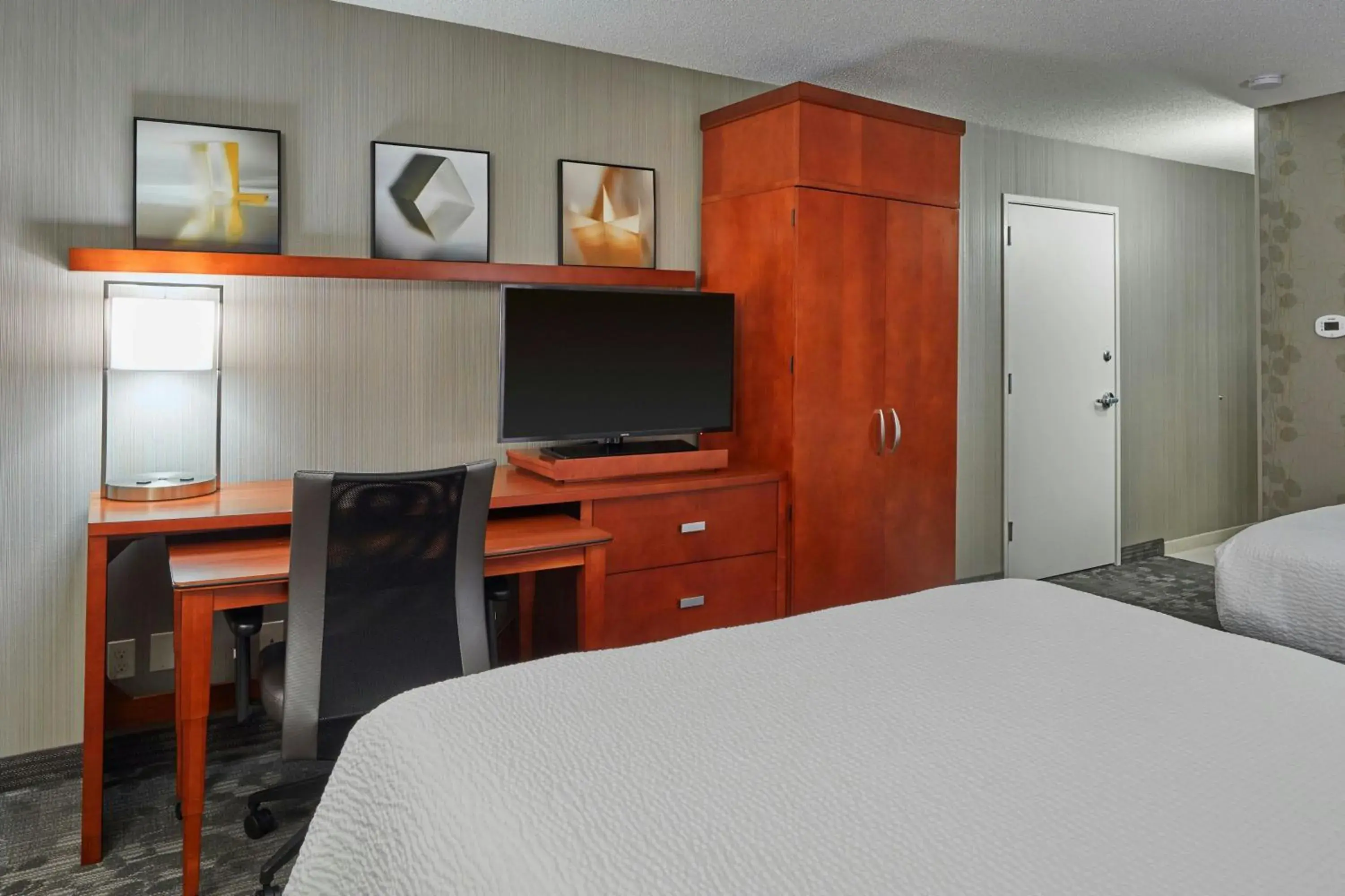 Photo of the whole room, Bed in Courtyard by Marriott Eugene Springfield Photo of the whole room, Bed in Courtyard by Marriott Eugene Springfield