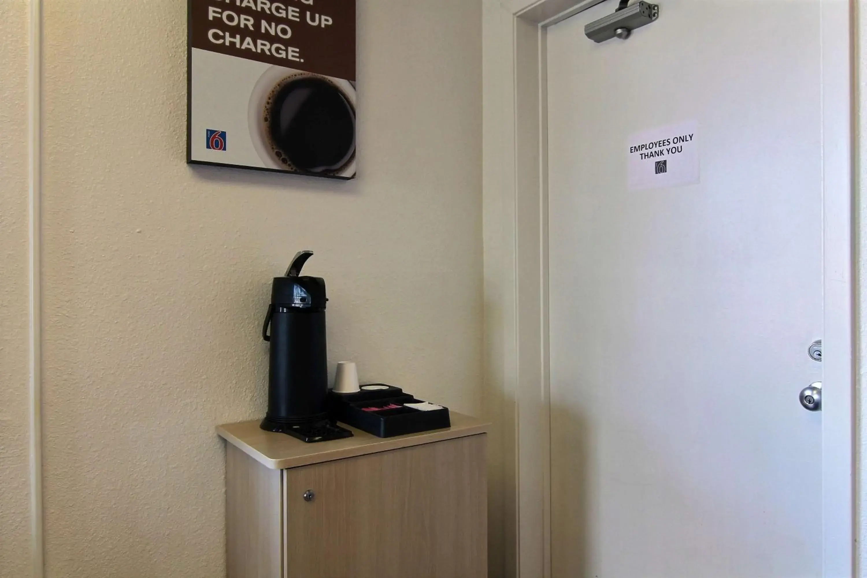 Lobby or reception, Coffee/Tea Facilities in Motel 6 Bismarck, ND