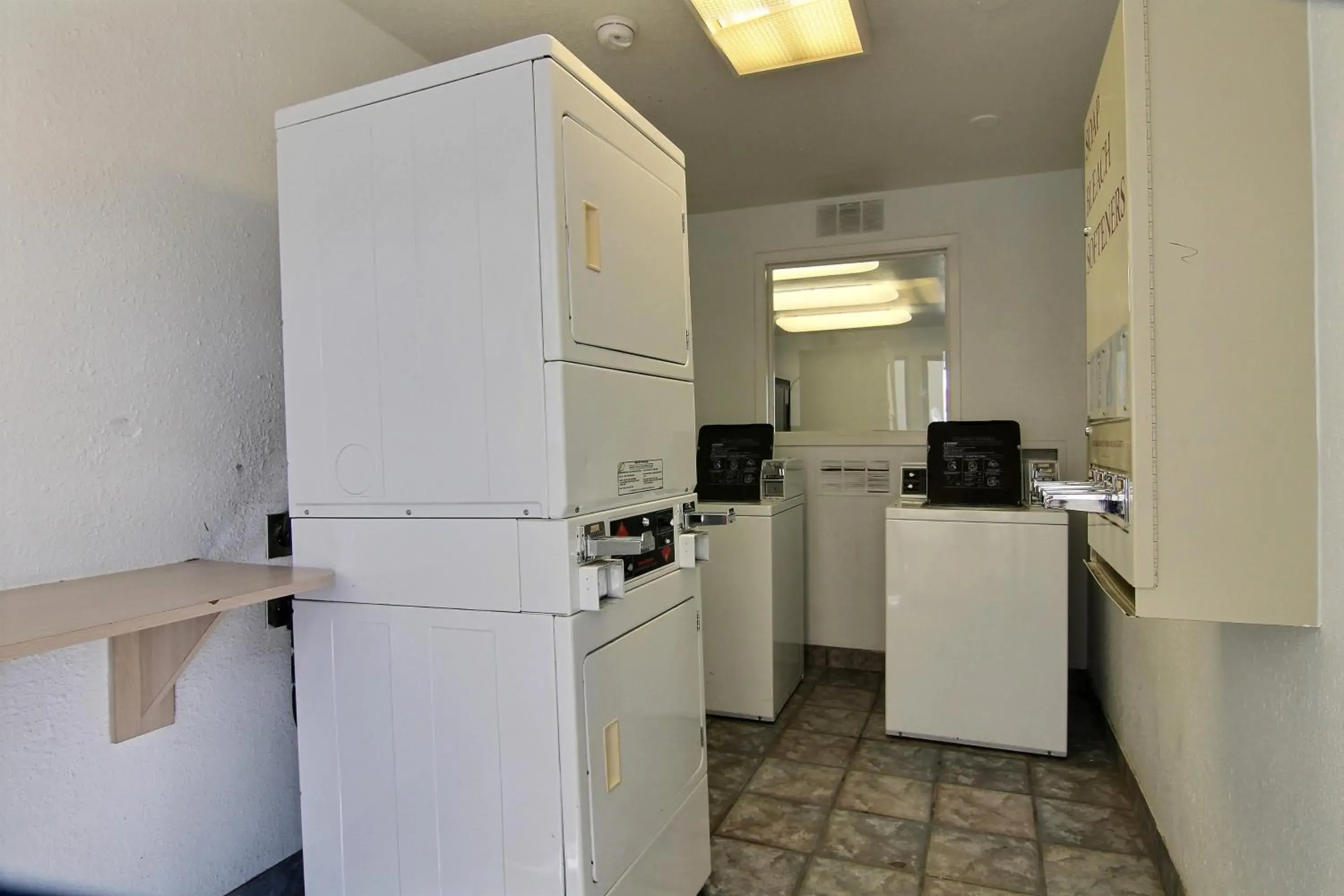 Area and facilities, Kitchen/Kitchenette in Motel 6 Bismarck, ND