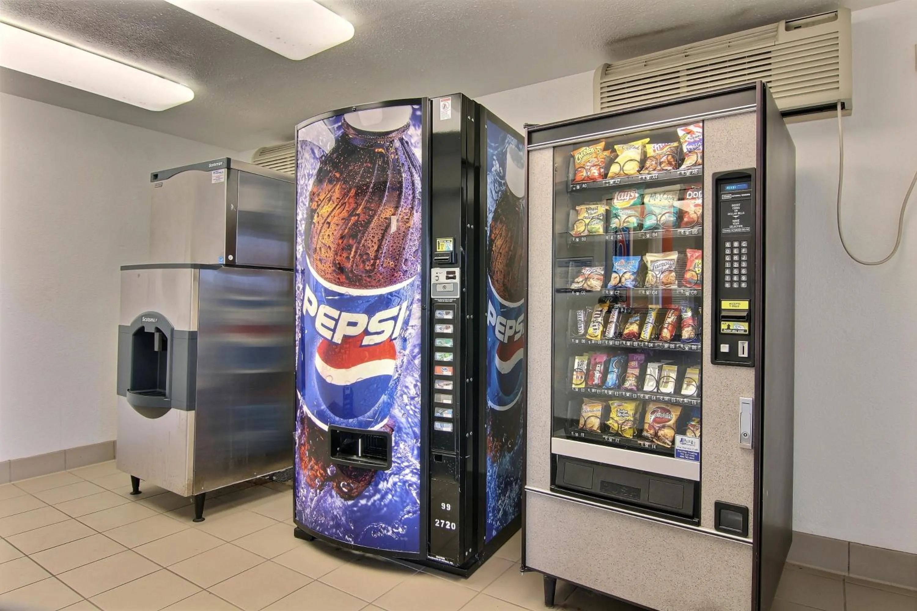 Food and drinks in Motel 6-Bismarck, ND