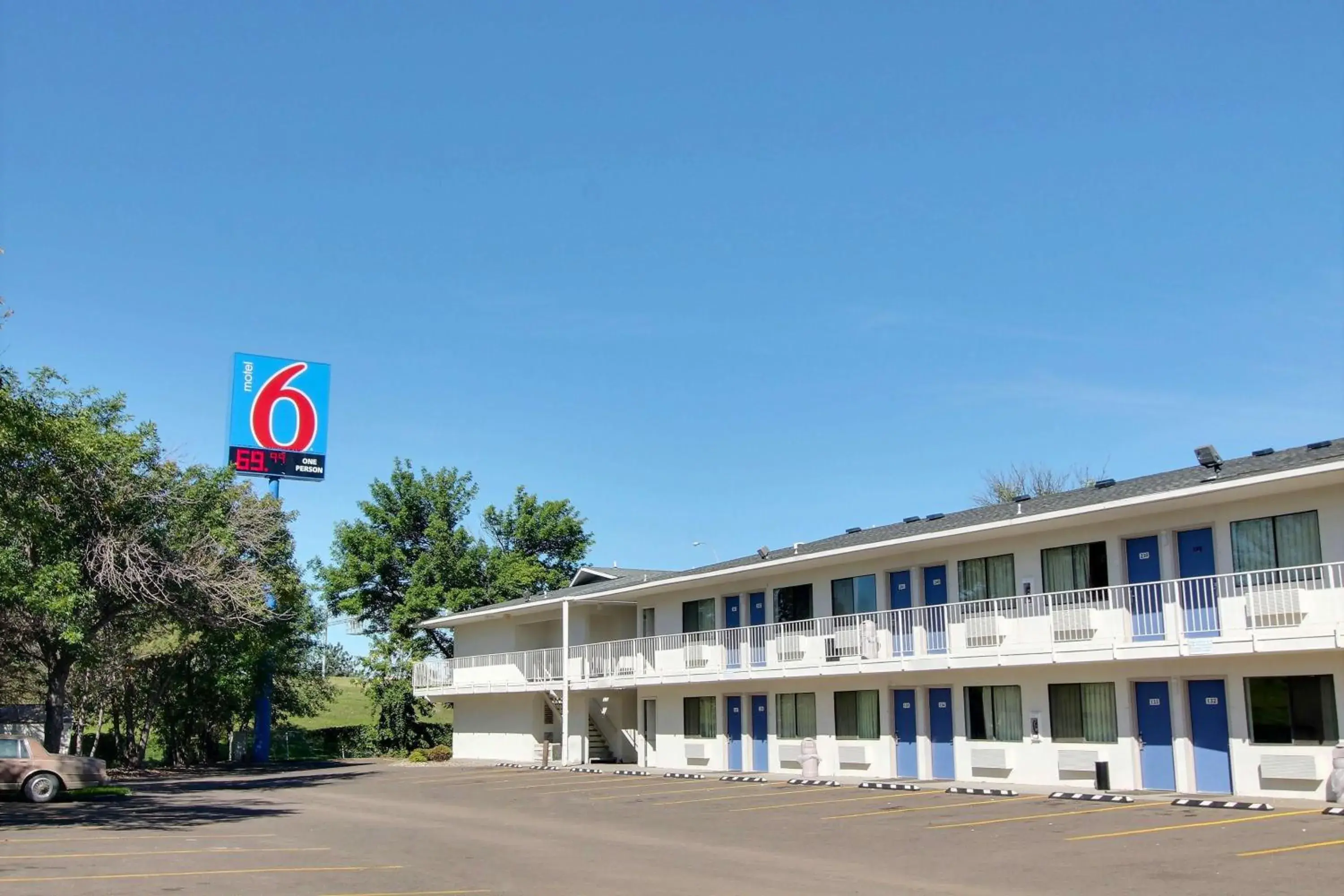 Property Building in Motel 6 Bismarck, ND