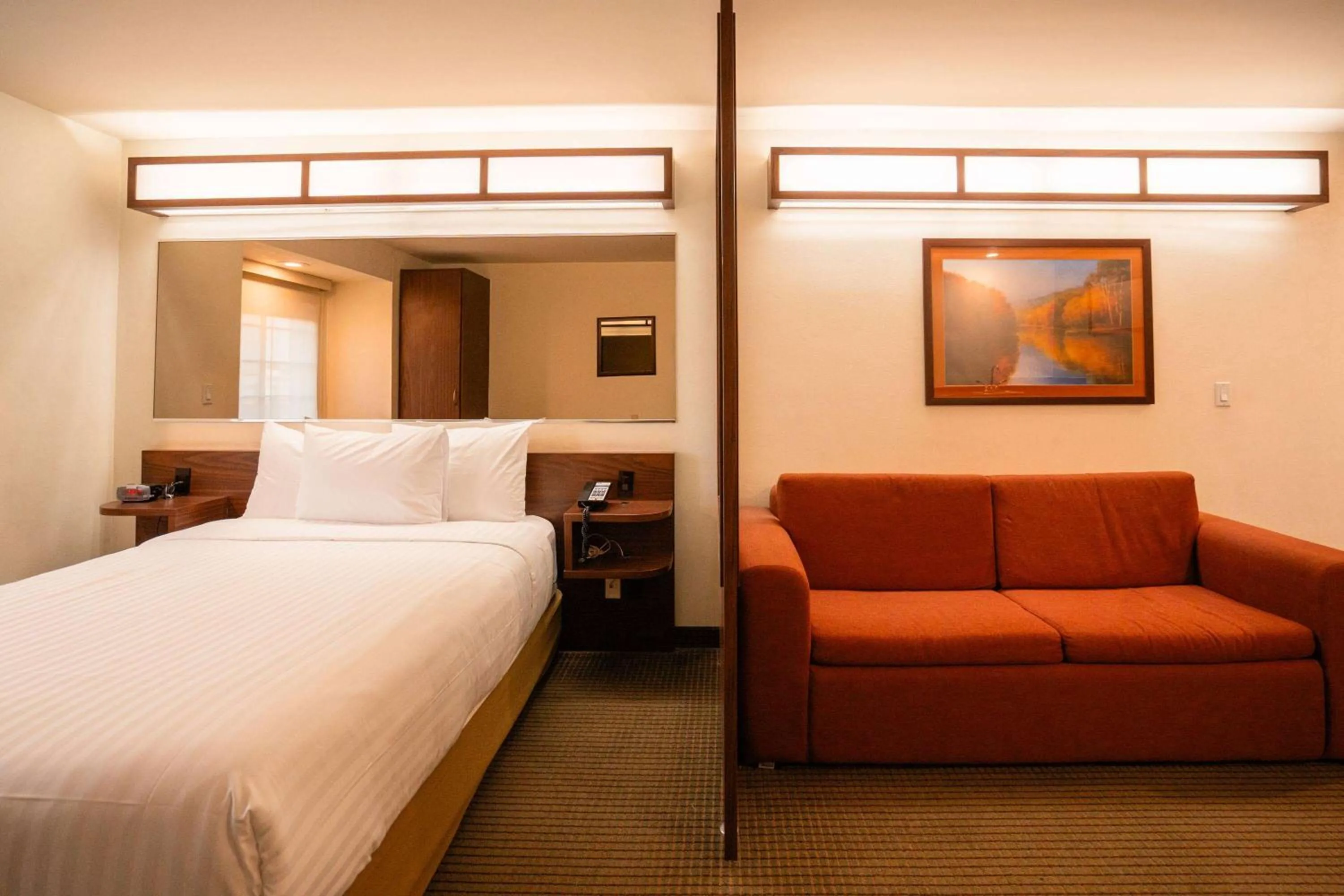 Photo of the whole room, Bed in Microtel Inn and Suites by Wyndham Ciudad Juarez, US Consulate