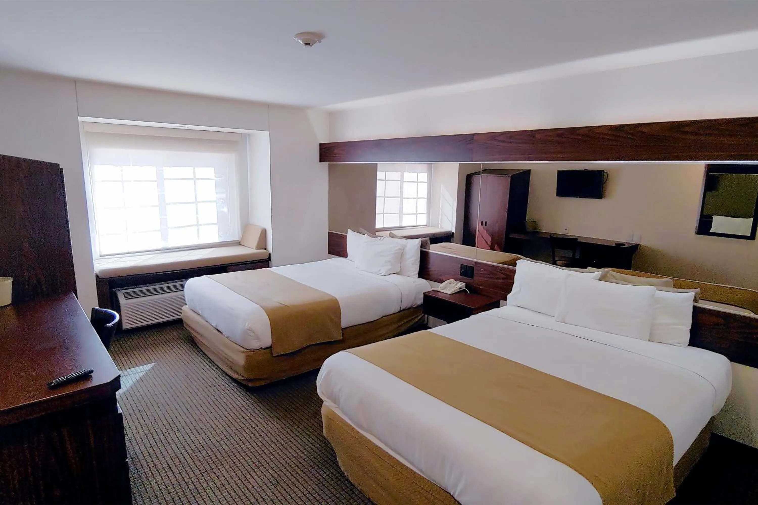 Bed in Microtel Inn and Suites by Wyndham Ciudad Juarez, US Consulate