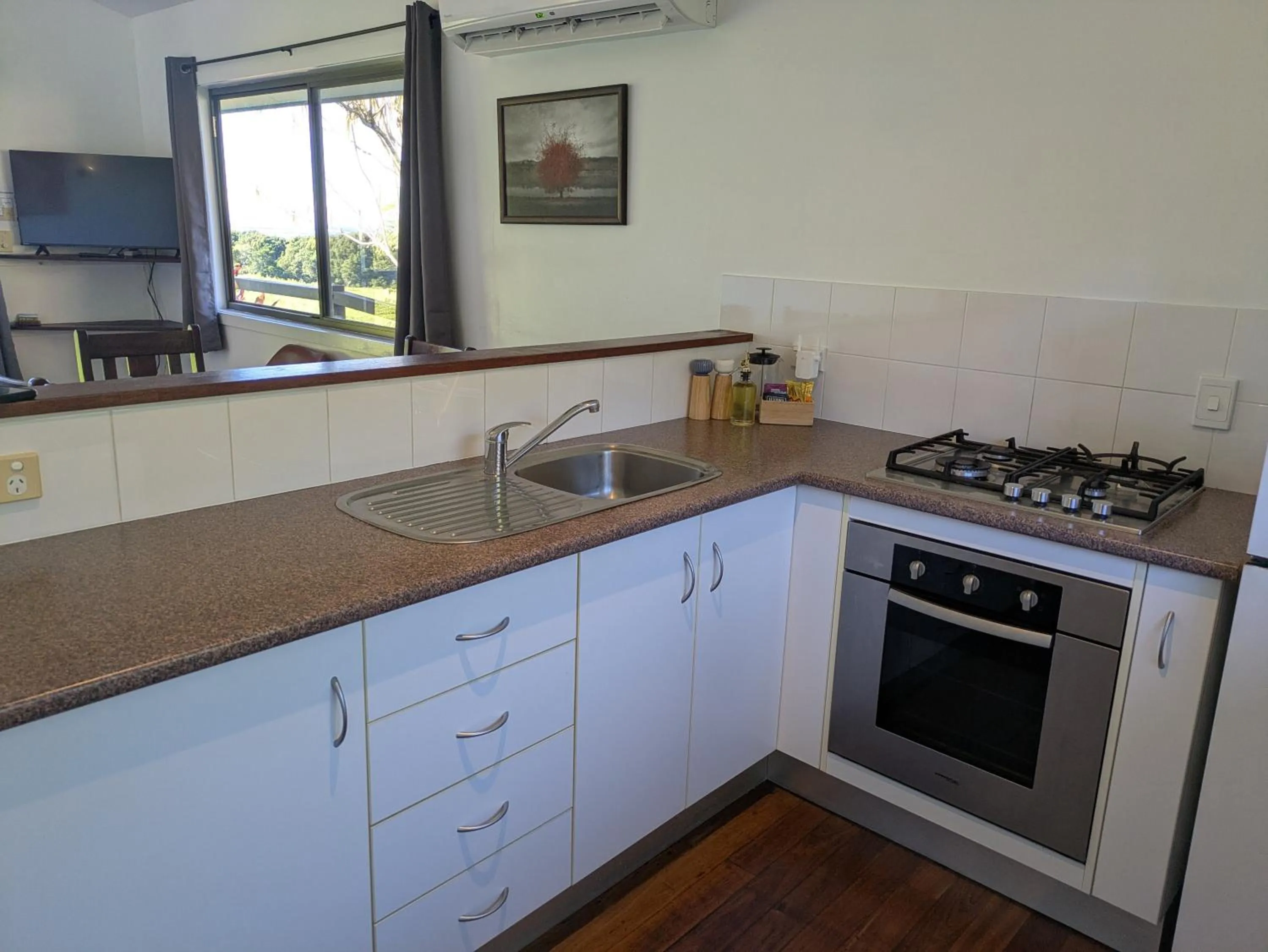 Kitchen or kitchenette in Alstonville Country Cottages