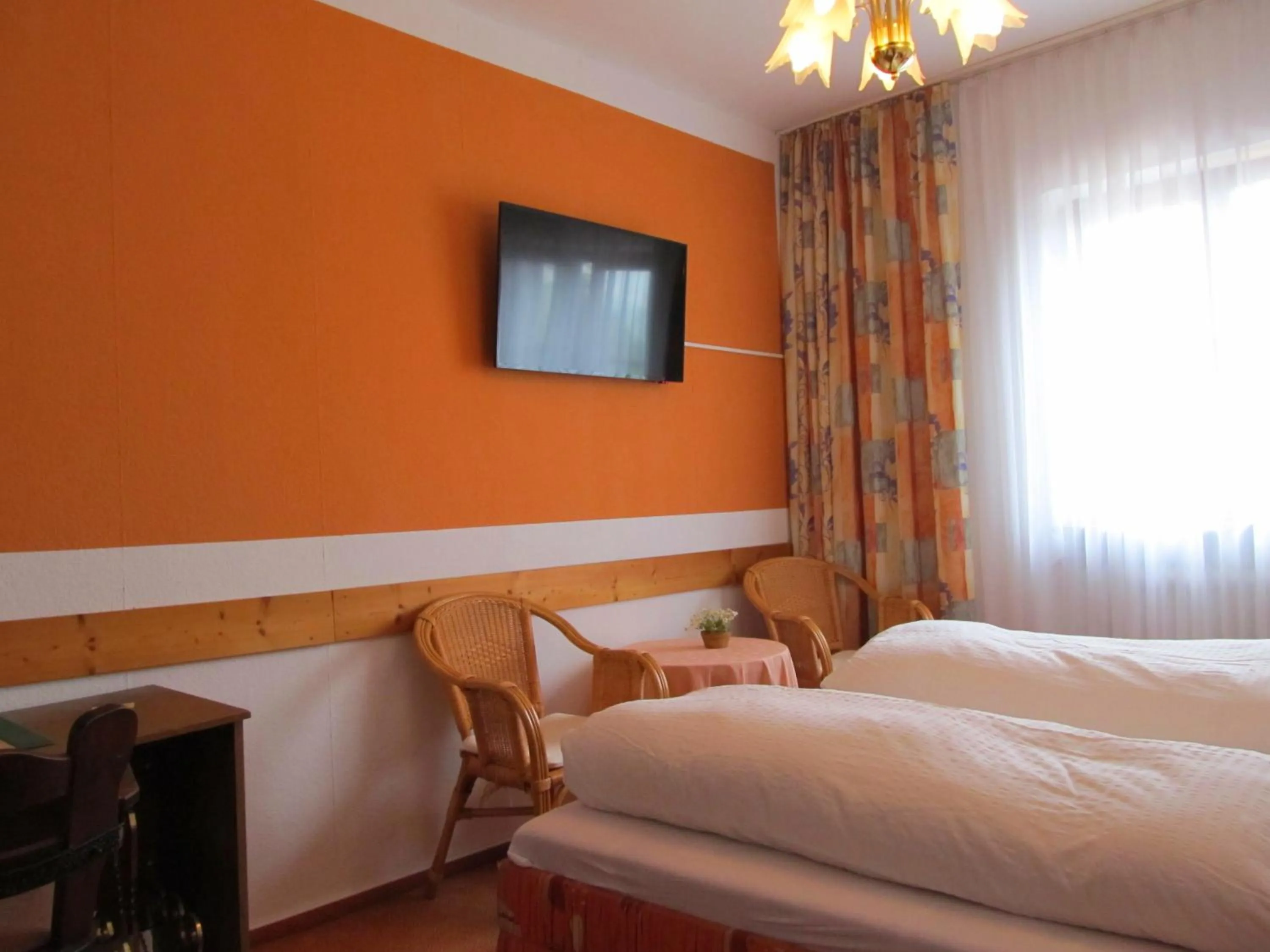 Photo of the whole room, Bed in Dinkelsbühler Hof