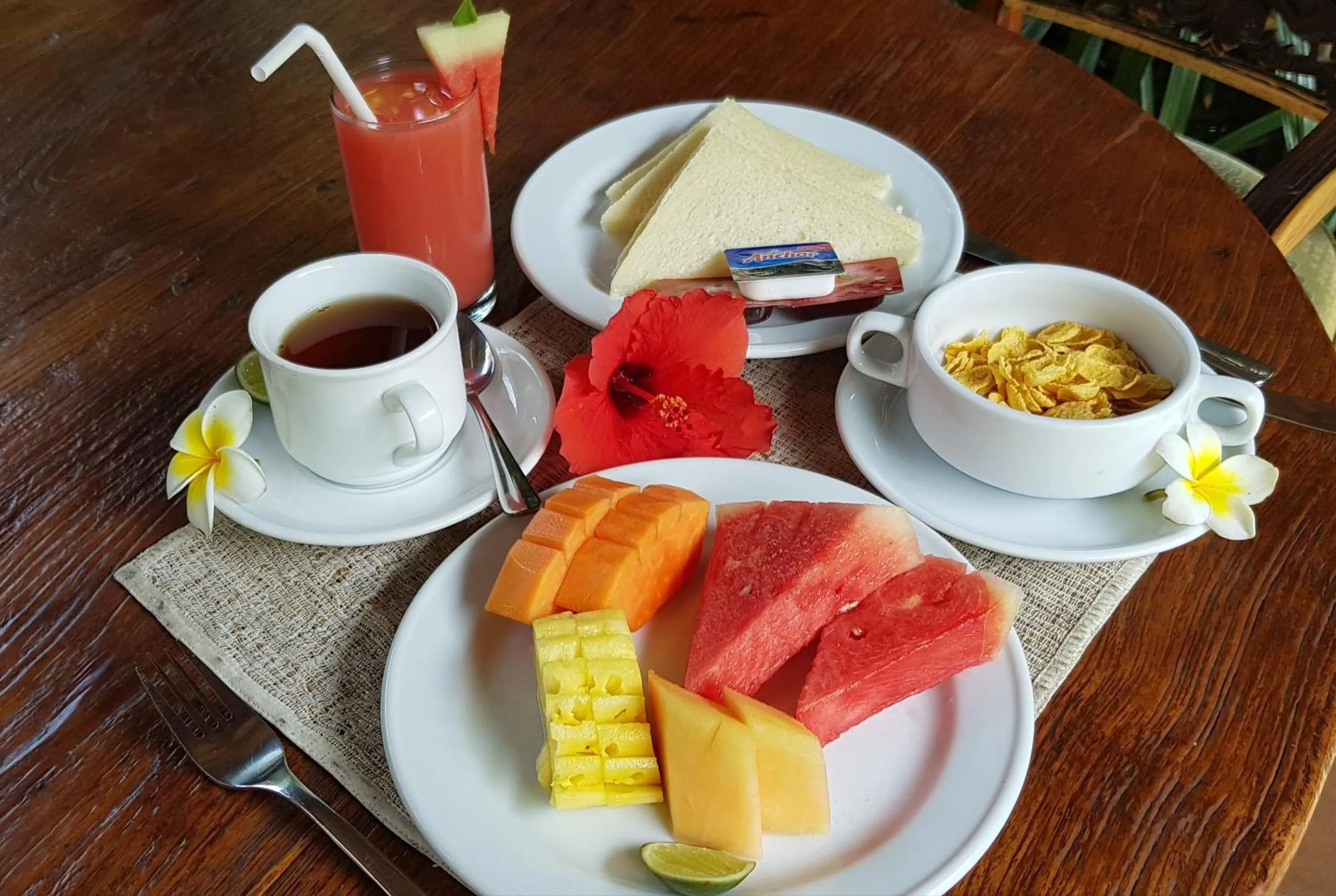 Food and drinks in Hotel Puri Bambu