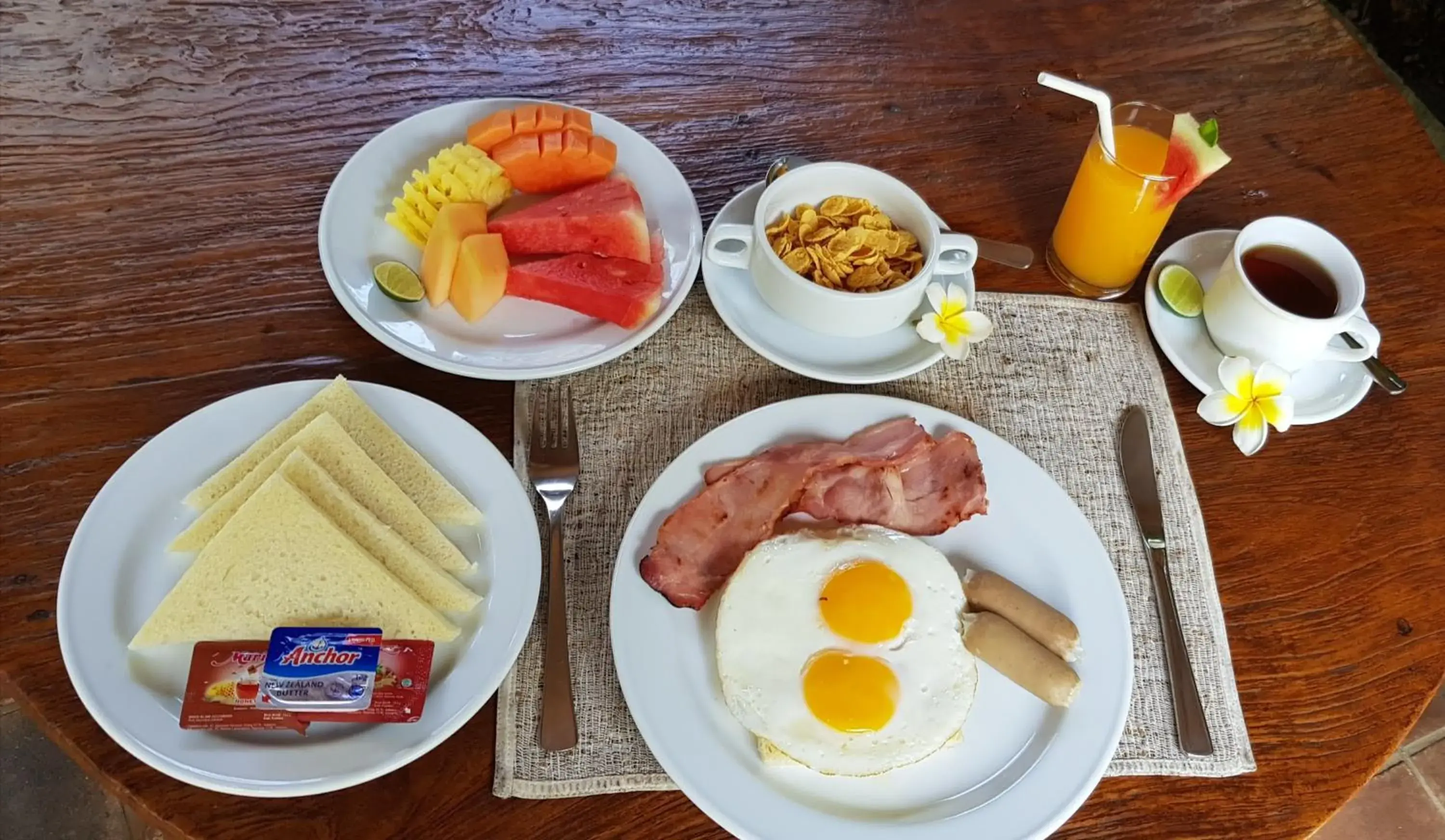 Food and drinks in Hotel Puri Bambu Food and drinks in Hotel Puri Bambu