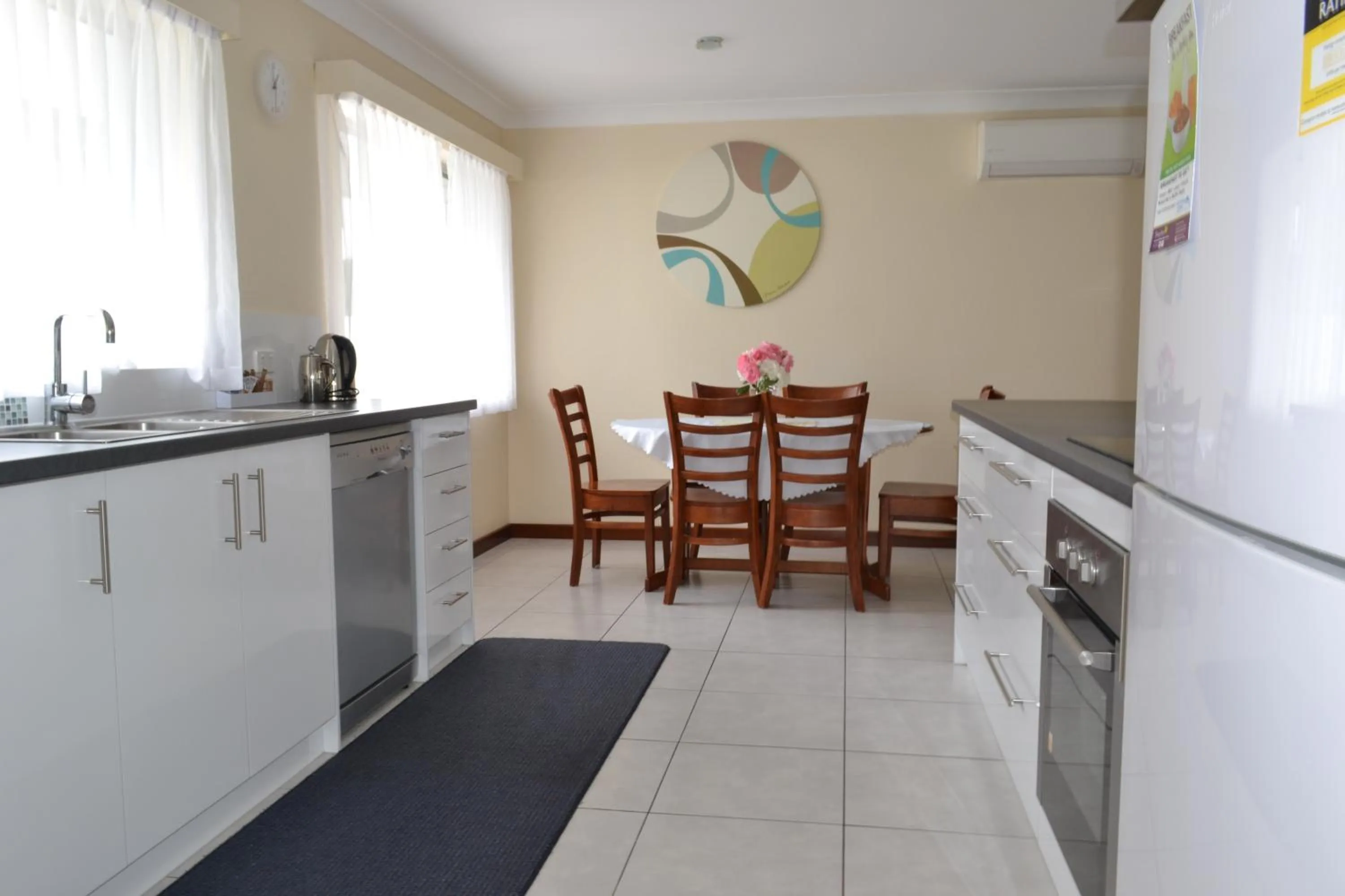 People in Dolphin Lodge Albany - Self Contained Apartments at Middleton Beach