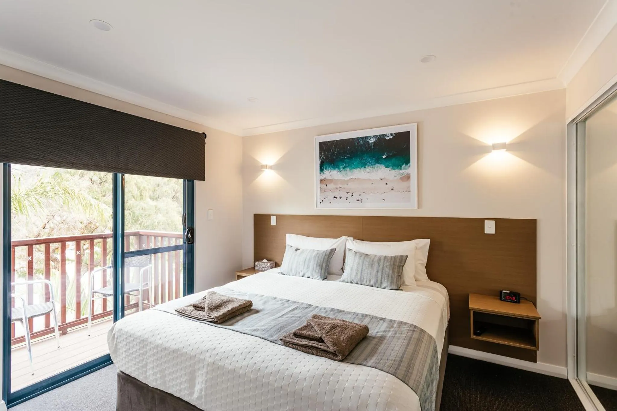 Balcony/Terrace, Bed in Dolphin Lodge Albany - Self Contained Apartments at Middleton Beach