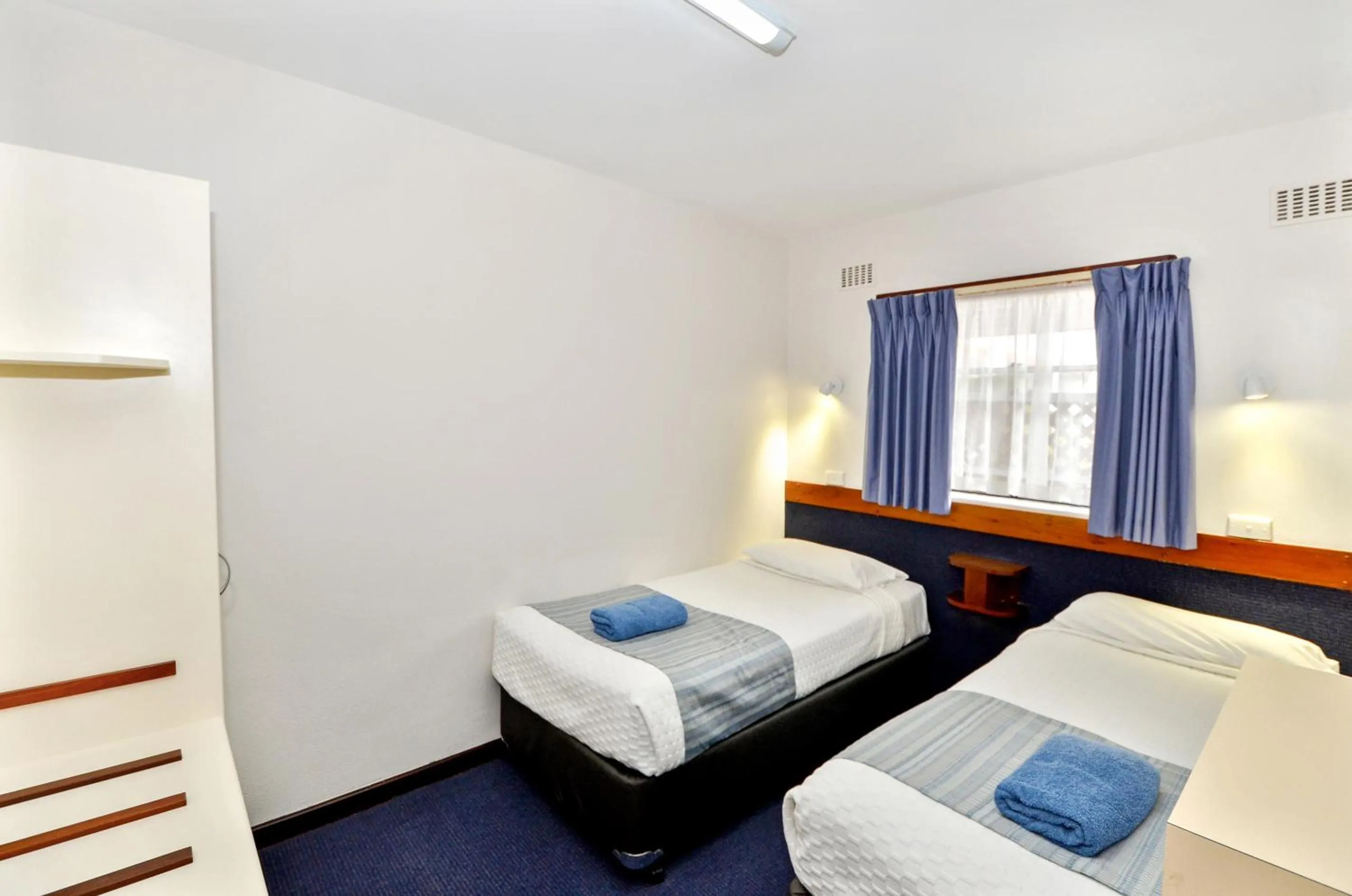 Bedroom, Bed in Dolphin Lodge Albany - Self Contained Apartments at Middleton Beach
