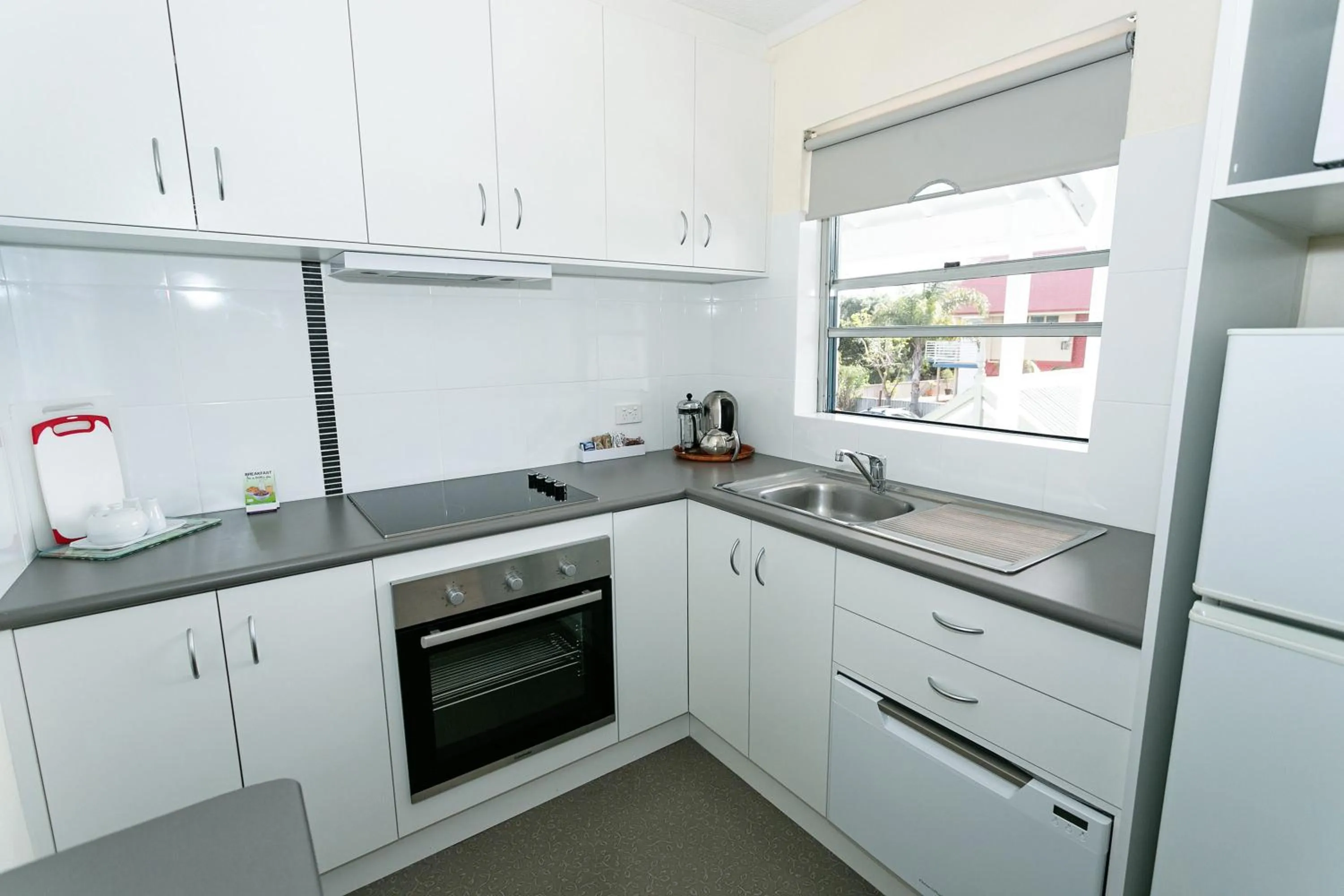Kitchen or kitchenette in Dolphin Lodge Albany - Self Contained Apartments at Middleton Beach