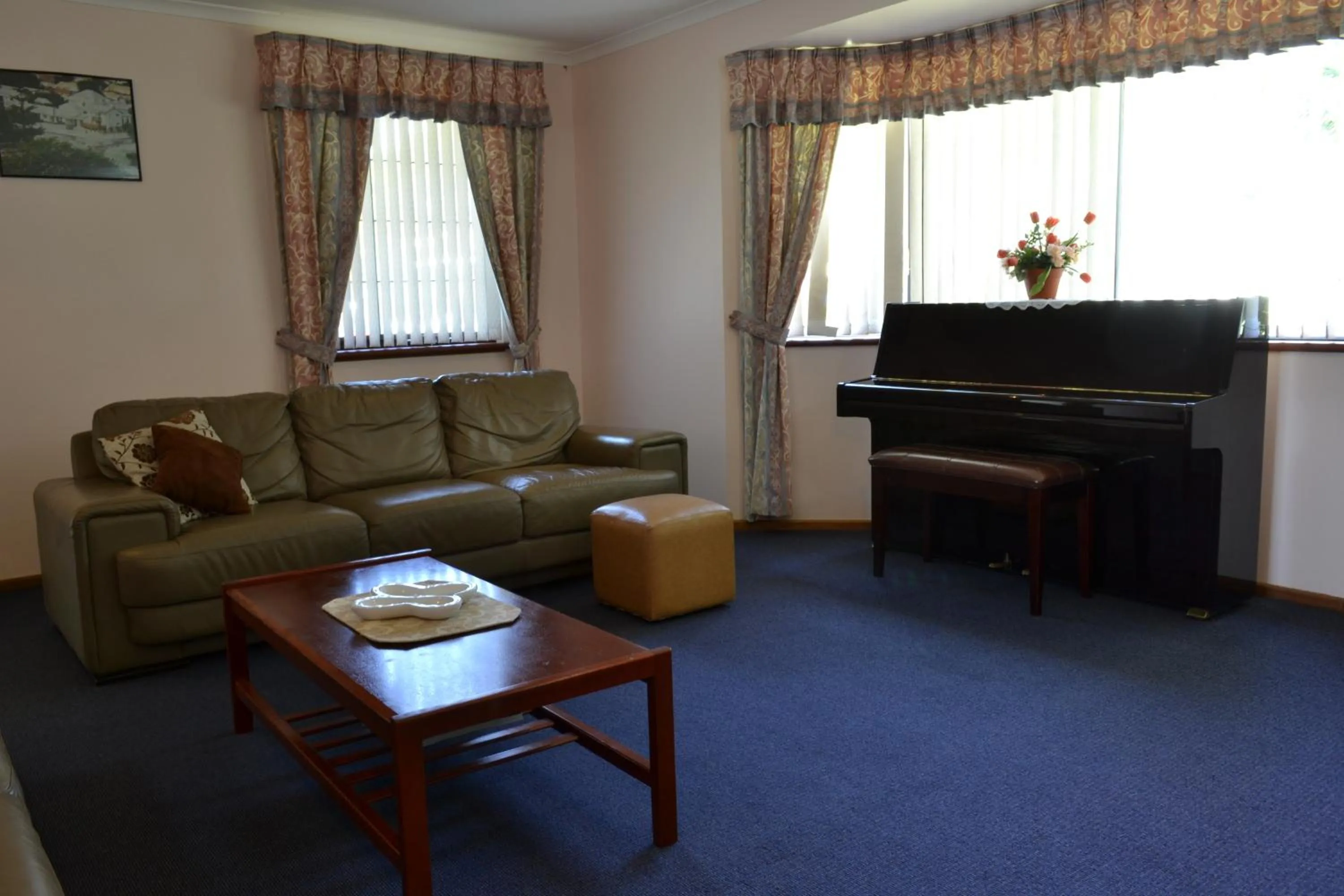 People in Dolphin Lodge Albany - Self Contained Apartments at Middleton Beach