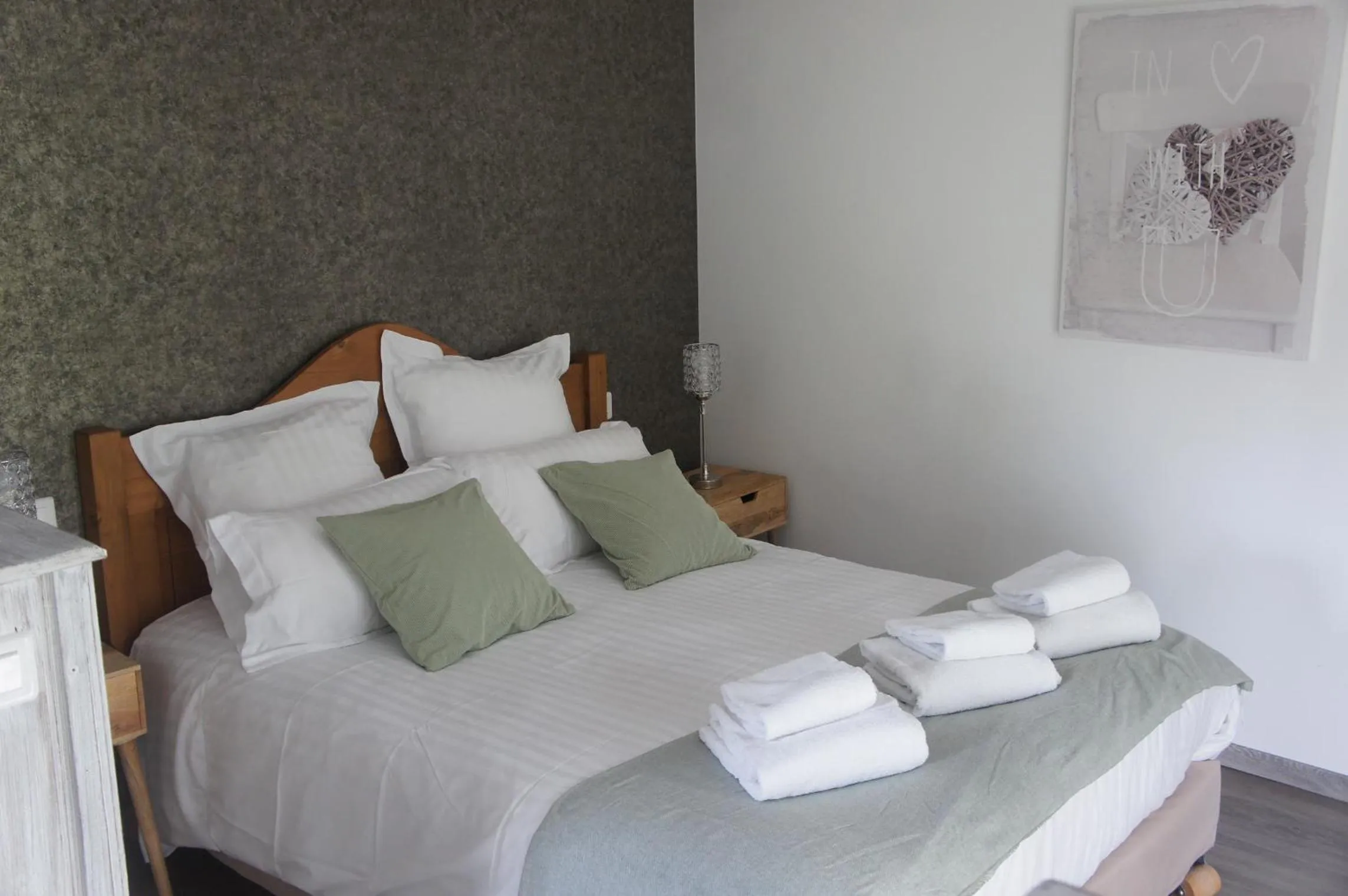 Bed in Logis Hôtel Auberge de Cartassac