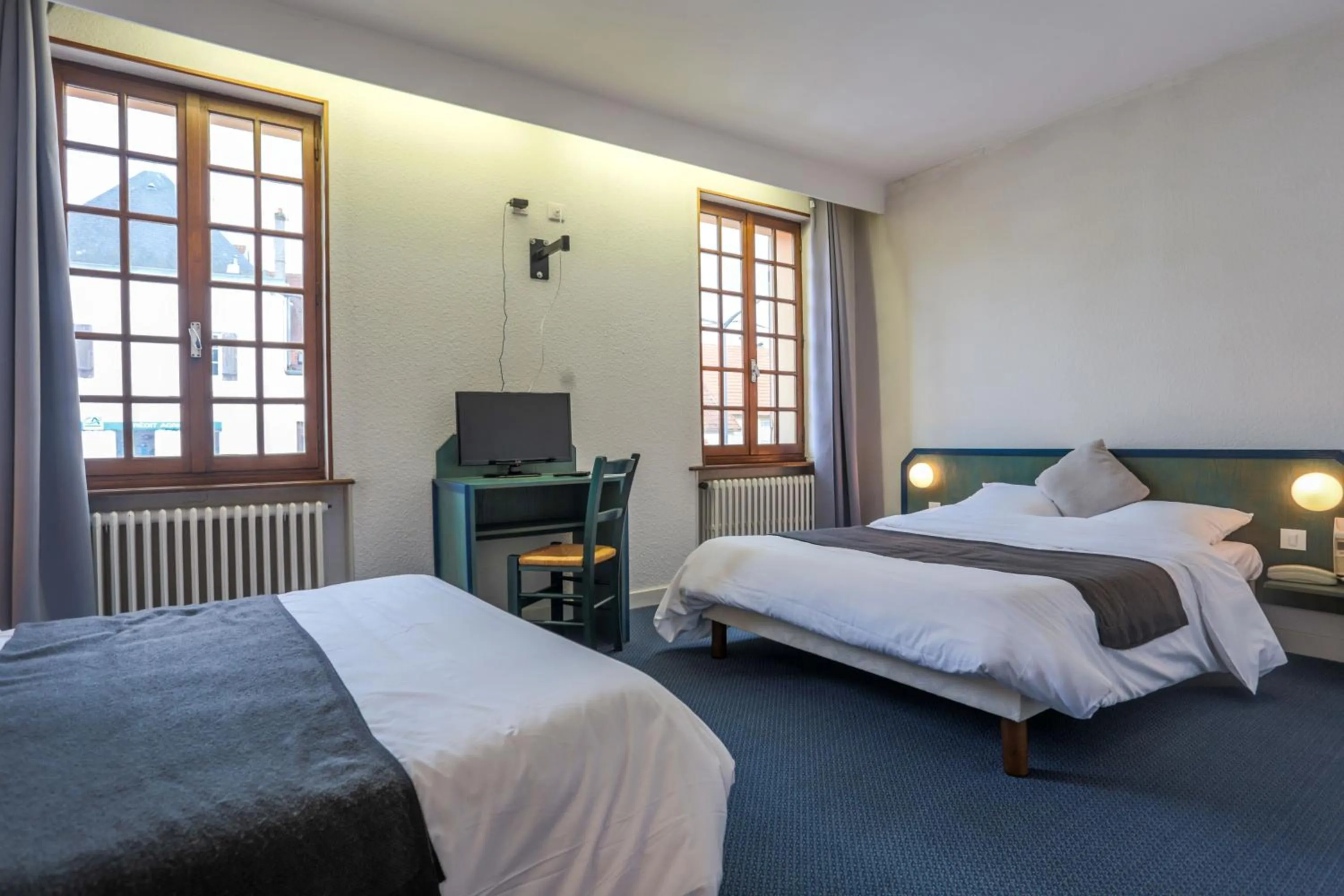 Bedroom, Bed in Hotel du Commerce