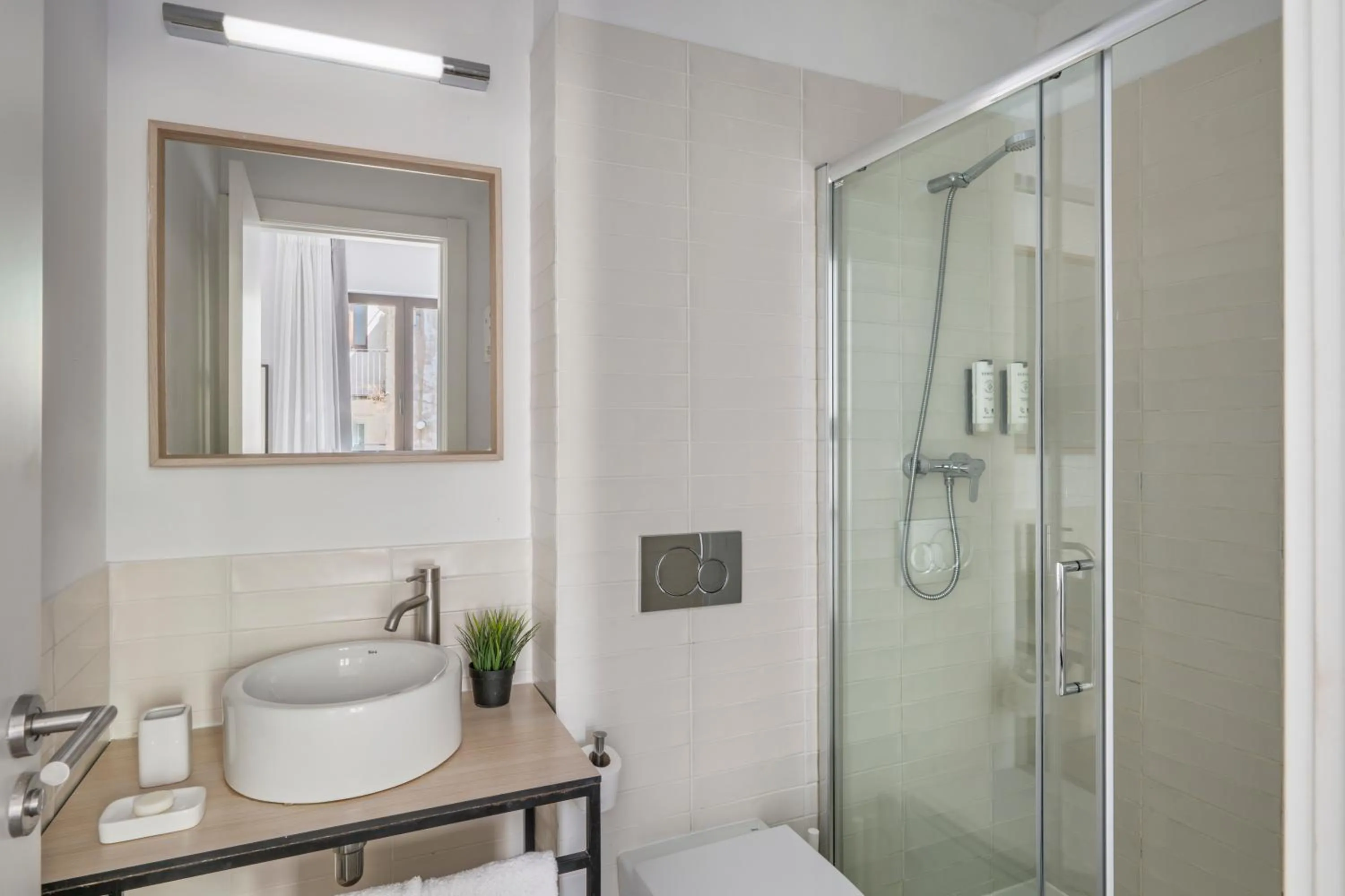 Shower in Aspasios Poble Nou Apartments
