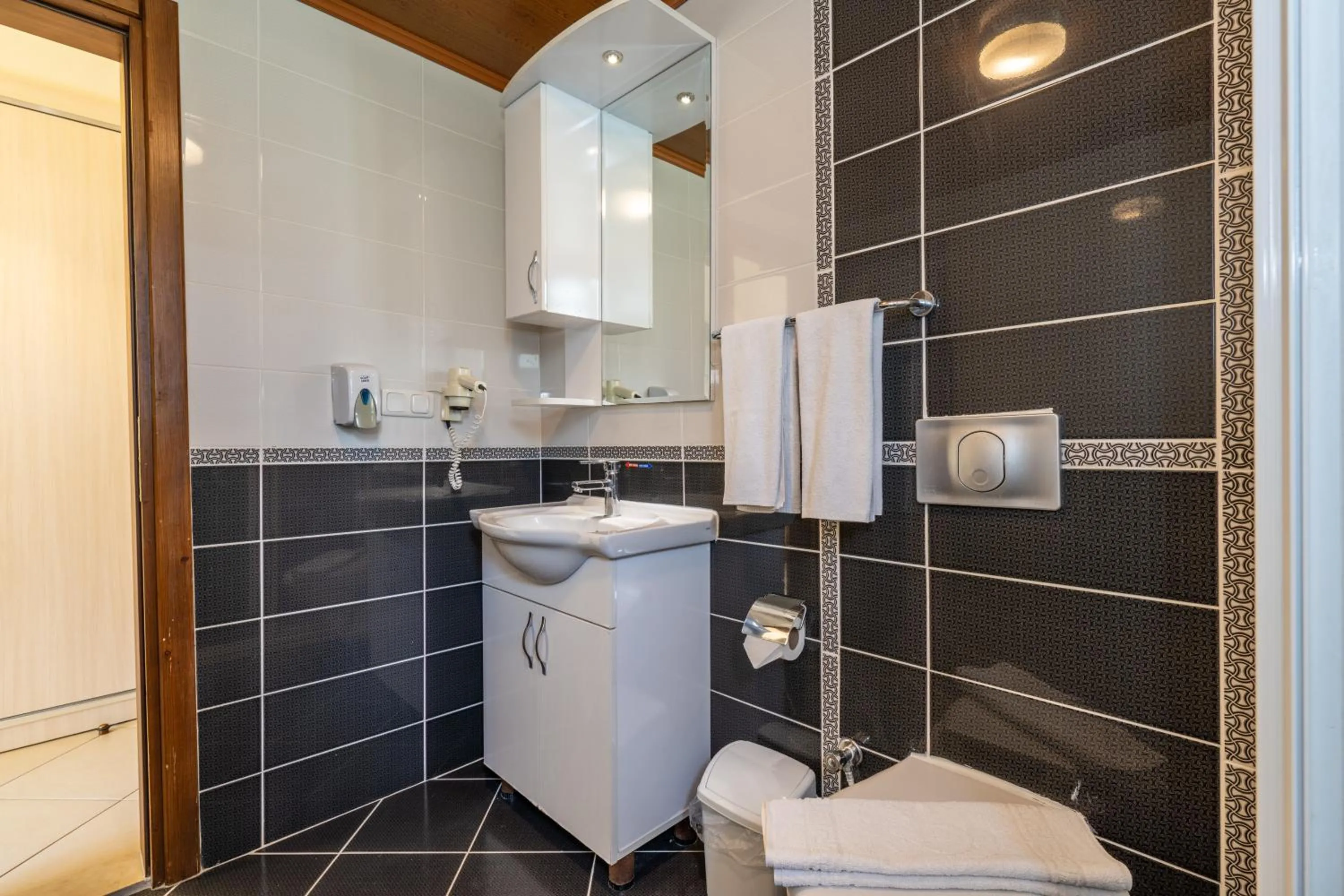 Toilet in Gokcen Hotel & Apartments