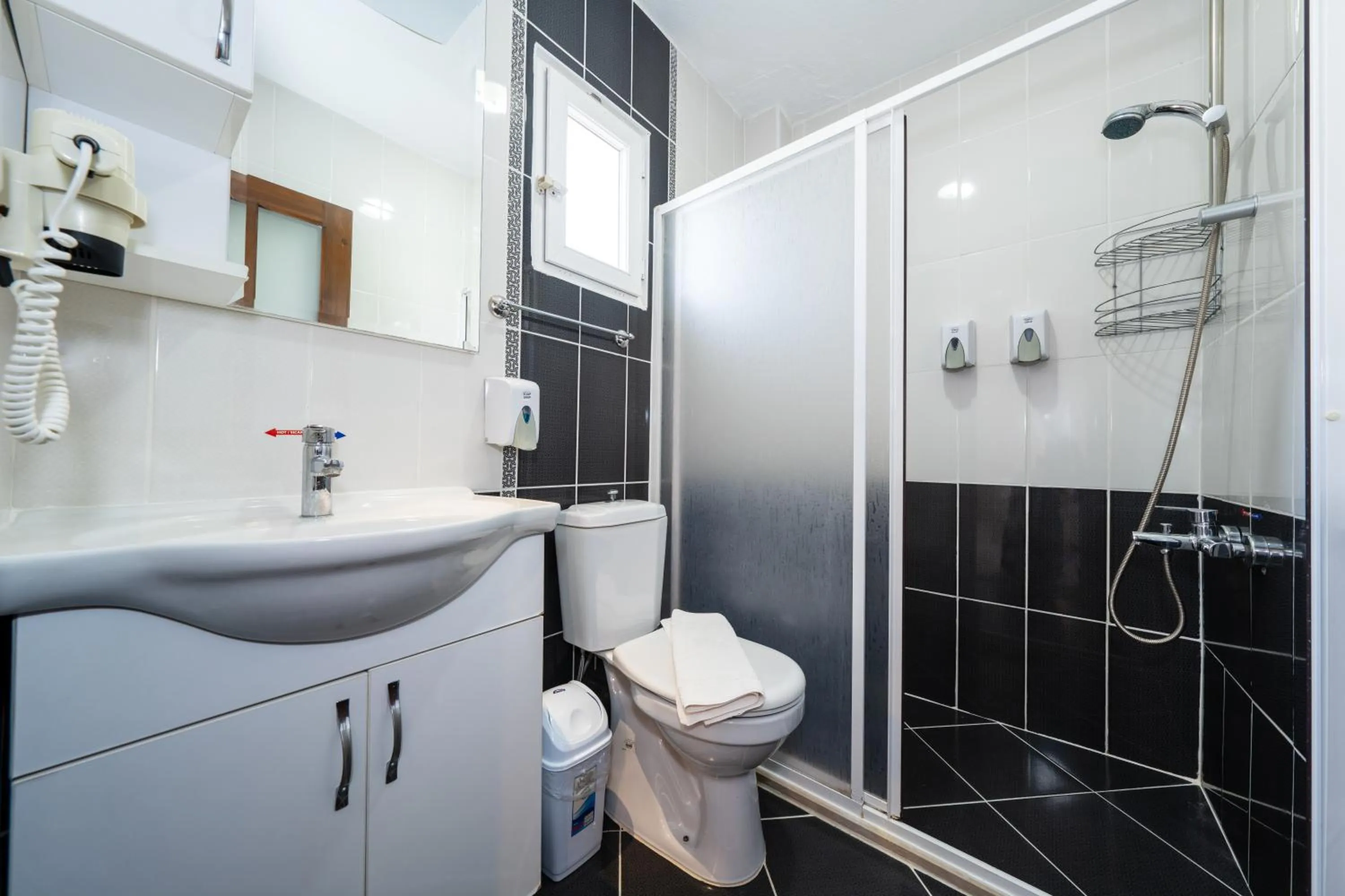 Shower in Gokcen Hotel & Apartments