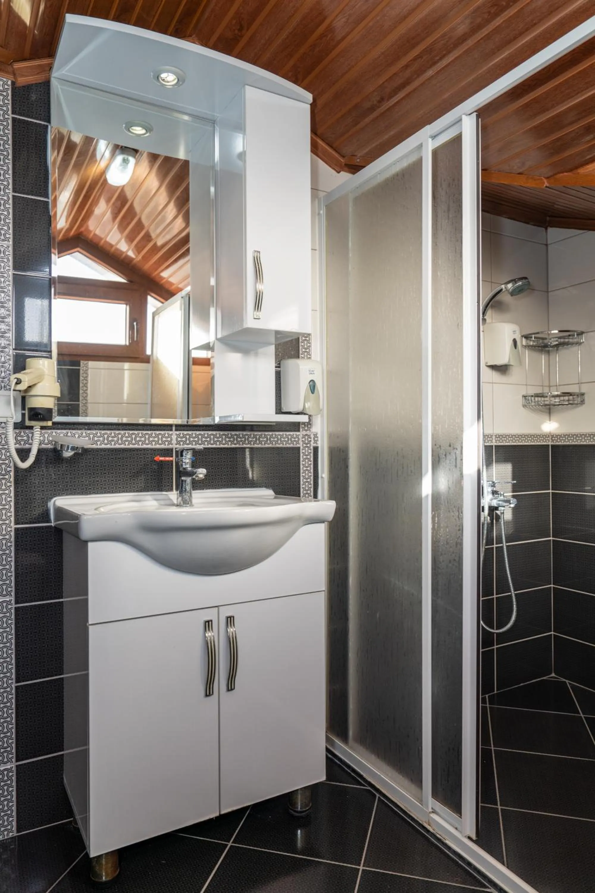 Toilet in Gokcen Hotel & Apartments