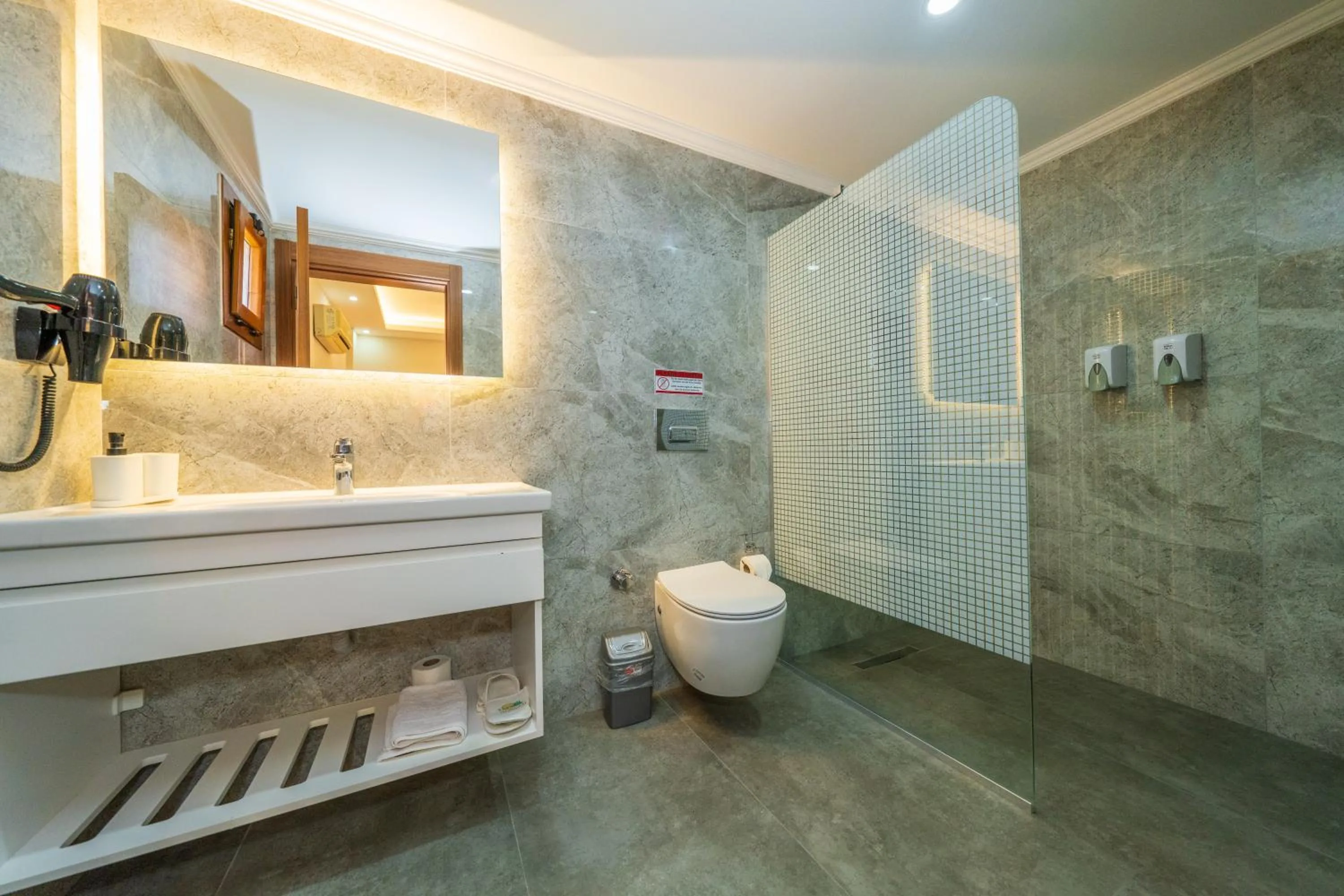 Bath in Gokcen Hotel & Apartments