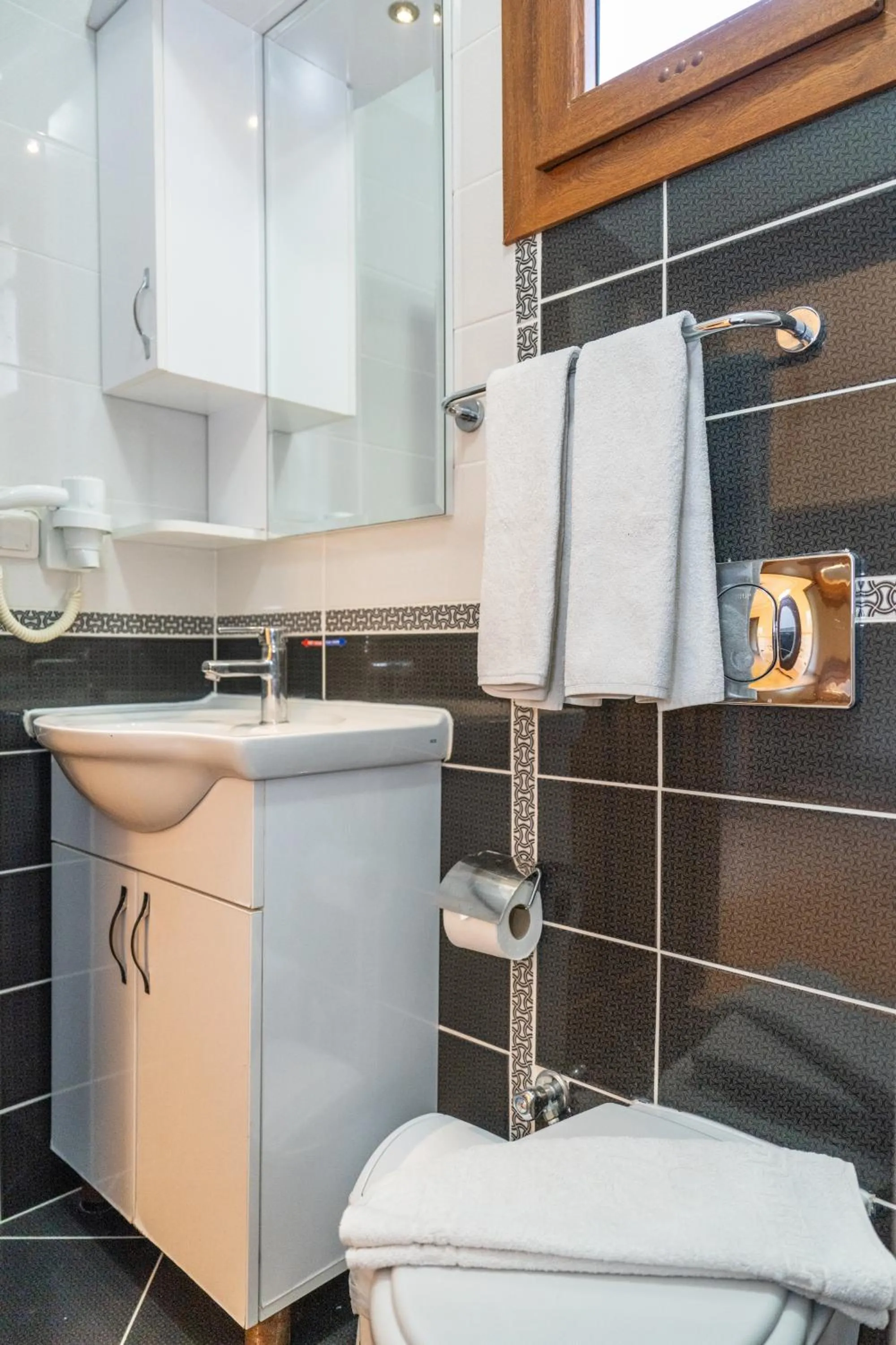Toilet in Gokcen Hotel & Apartments