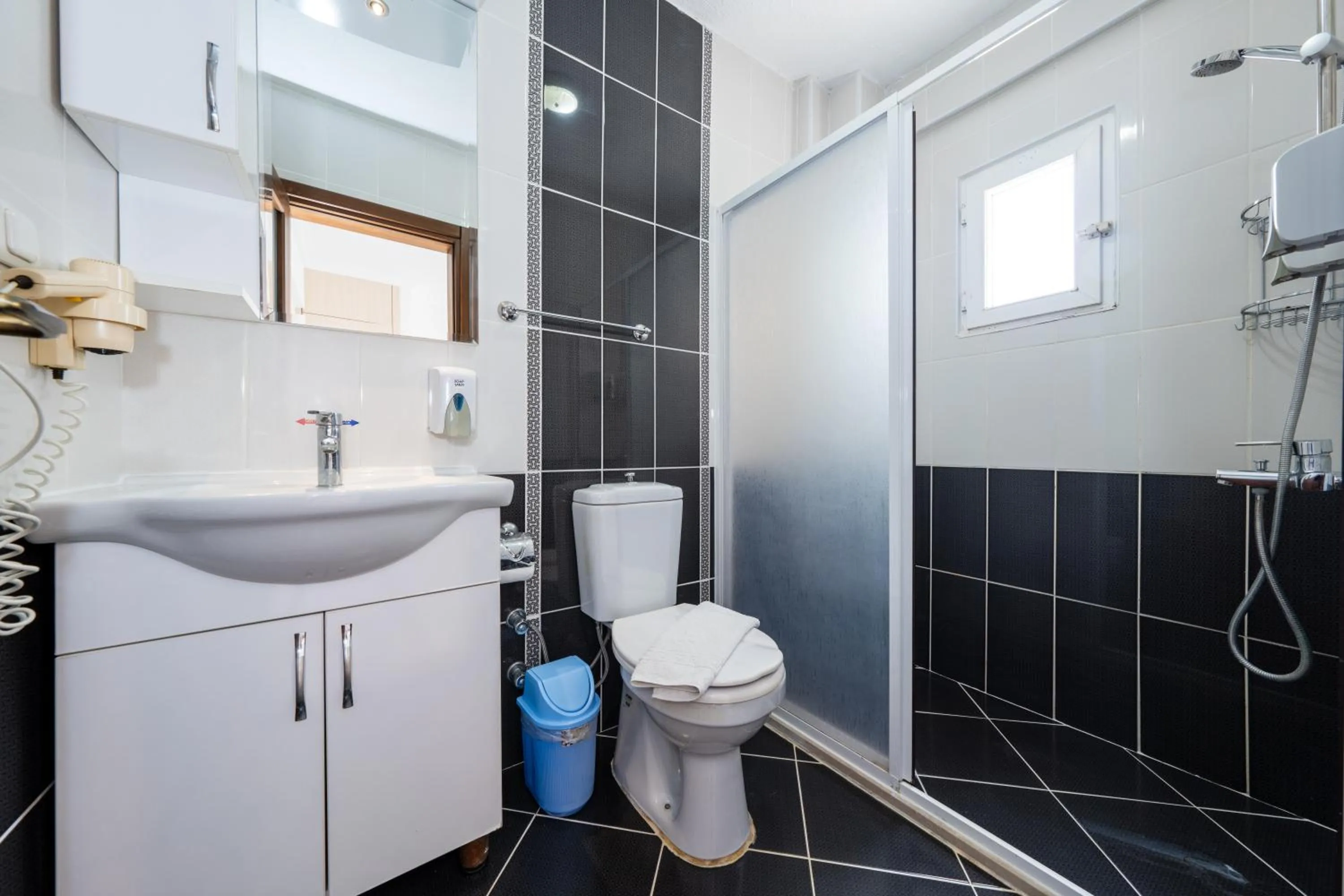Shower in Gokcen Hotel & Apartments