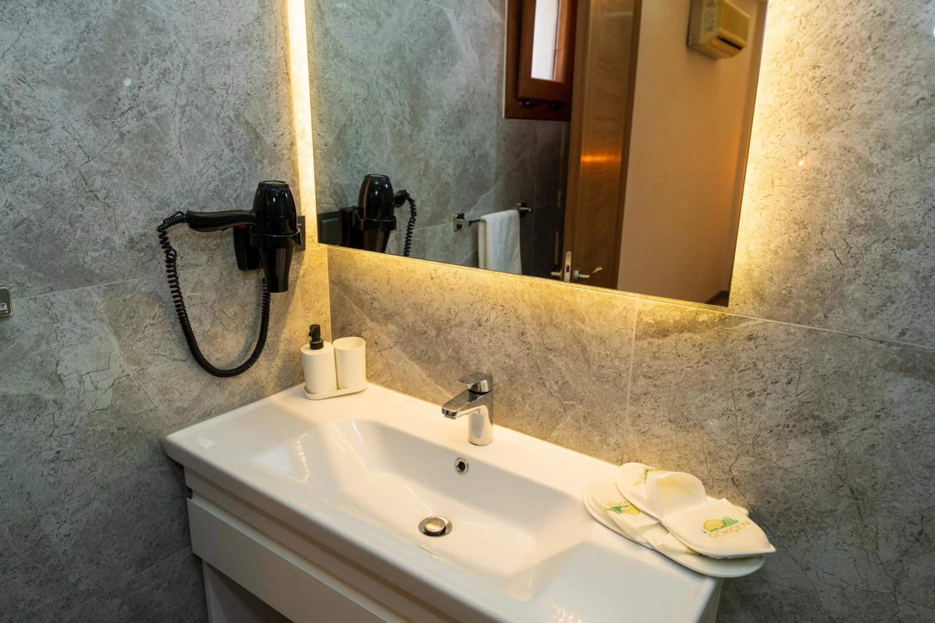 Bathroom in Gokcen Hotel & Apartments