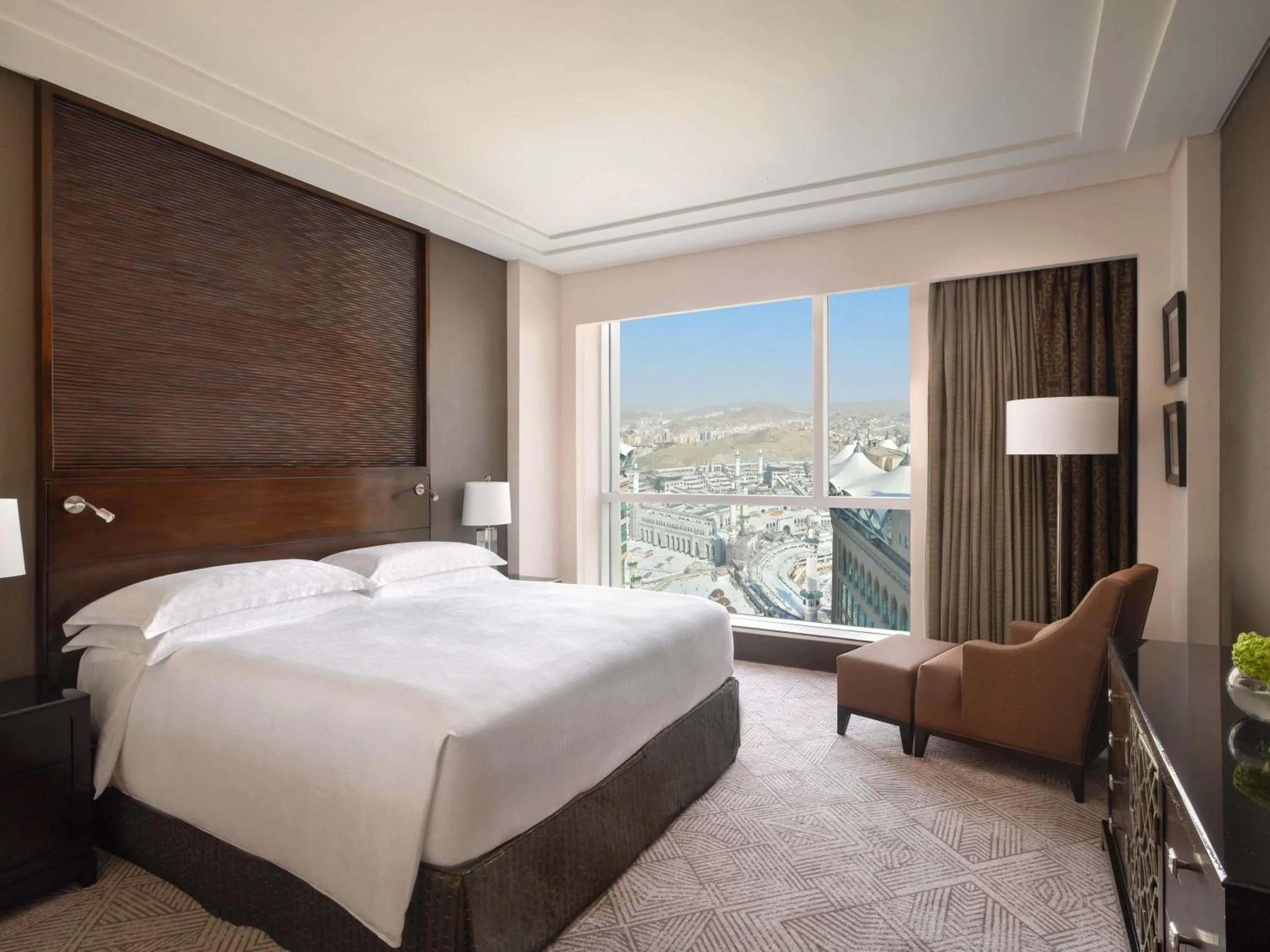Bedroom, Bed in Makkah Clock Royal Tower, A Fairmont Hotel