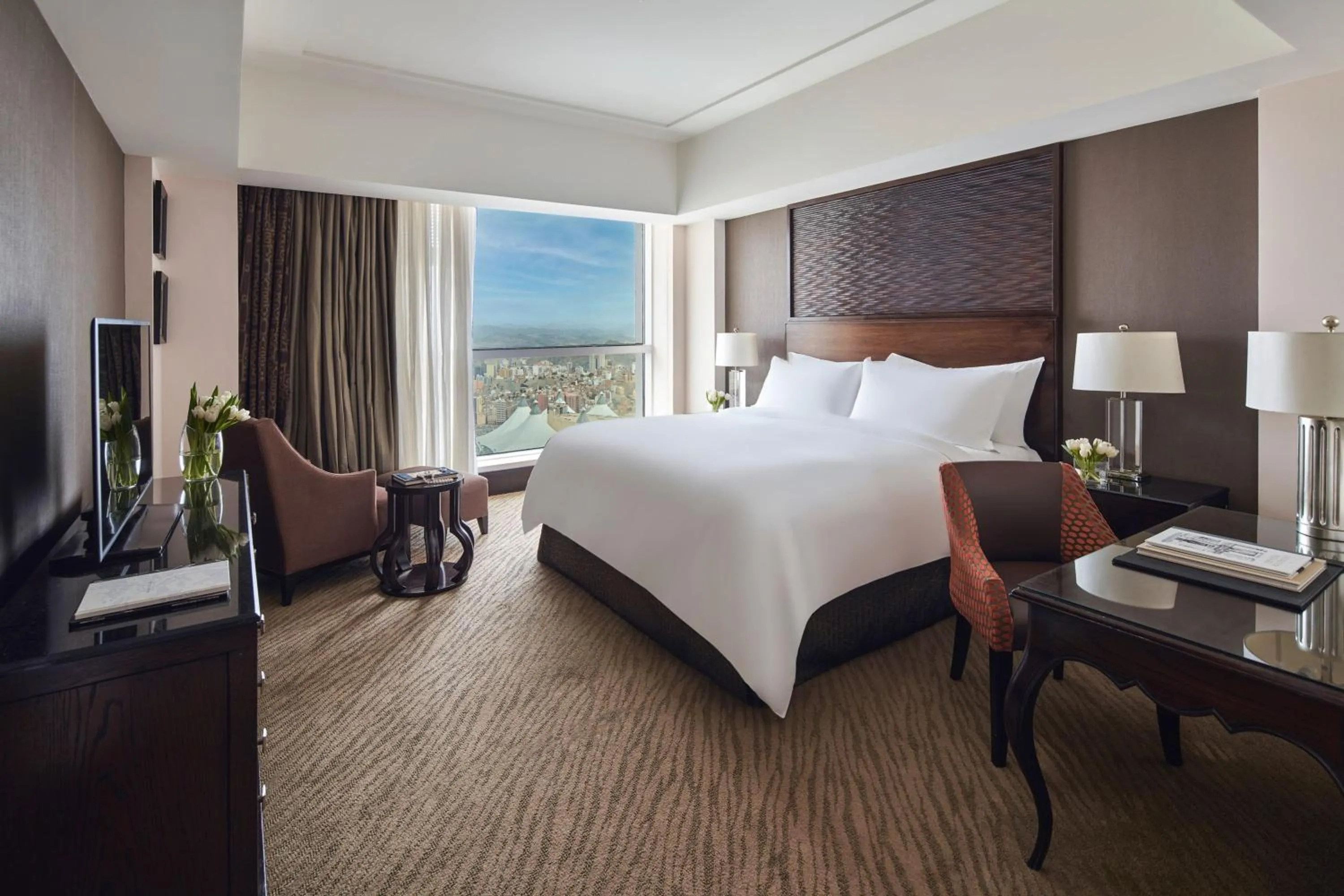 Bedroom, Bed in Makkah Clock Royal Tower, A Fairmont Hotel