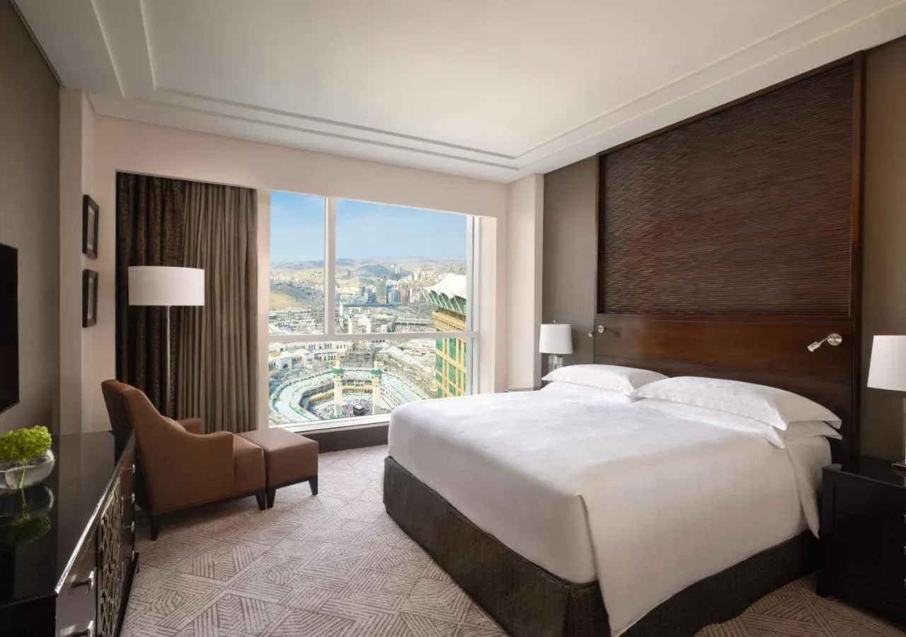 Bed in Makkah Clock Royal Tower, A Fairmont Hotel