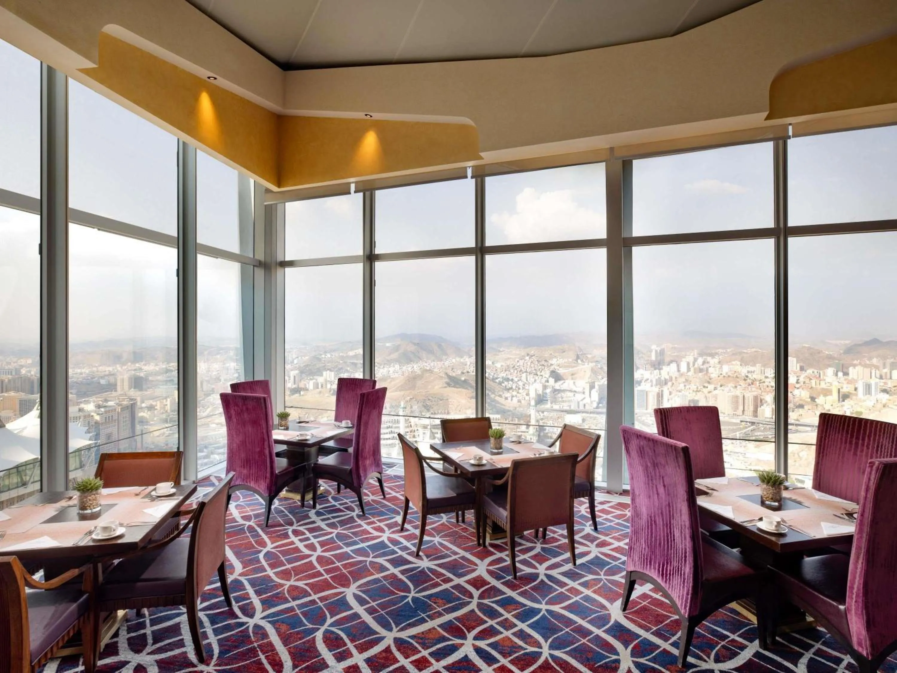 Restaurant/places to eat in Makkah Clock Royal Tower, A Fairmont Hotel