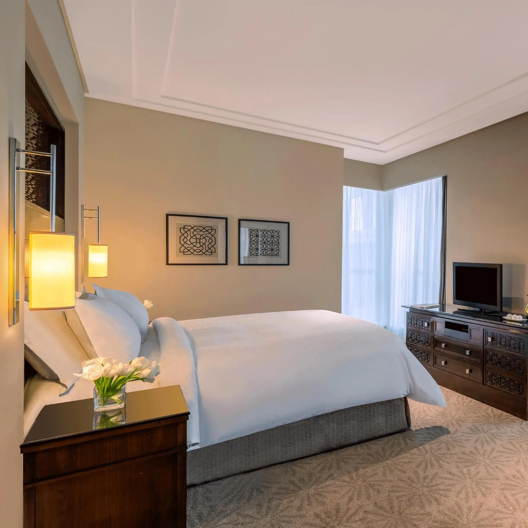 Bed in Makkah Clock Royal Tower, A Fairmont Hotel