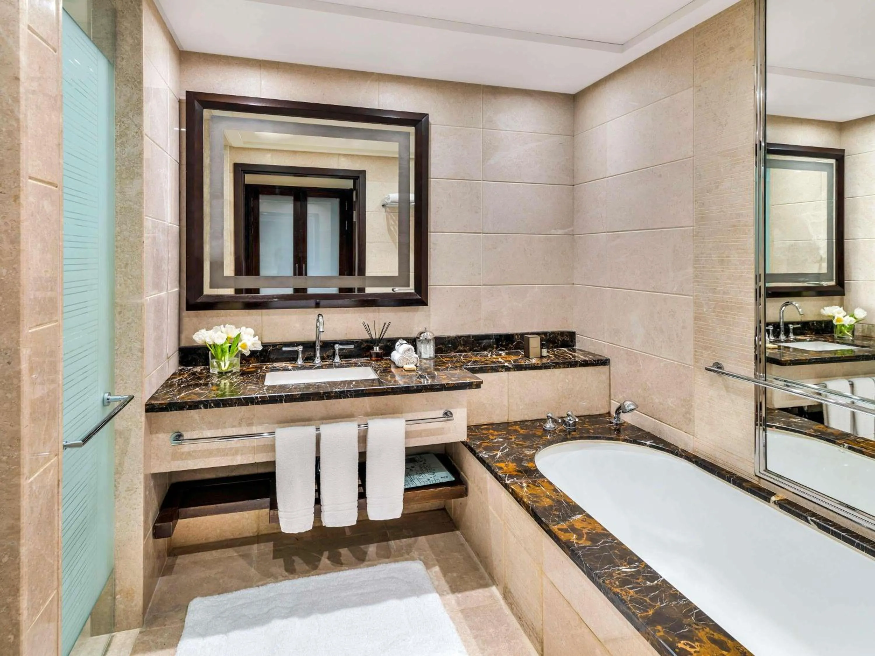 Bedroom, Bed in Makkah Clock Royal Tower, A Fairmont Hotel