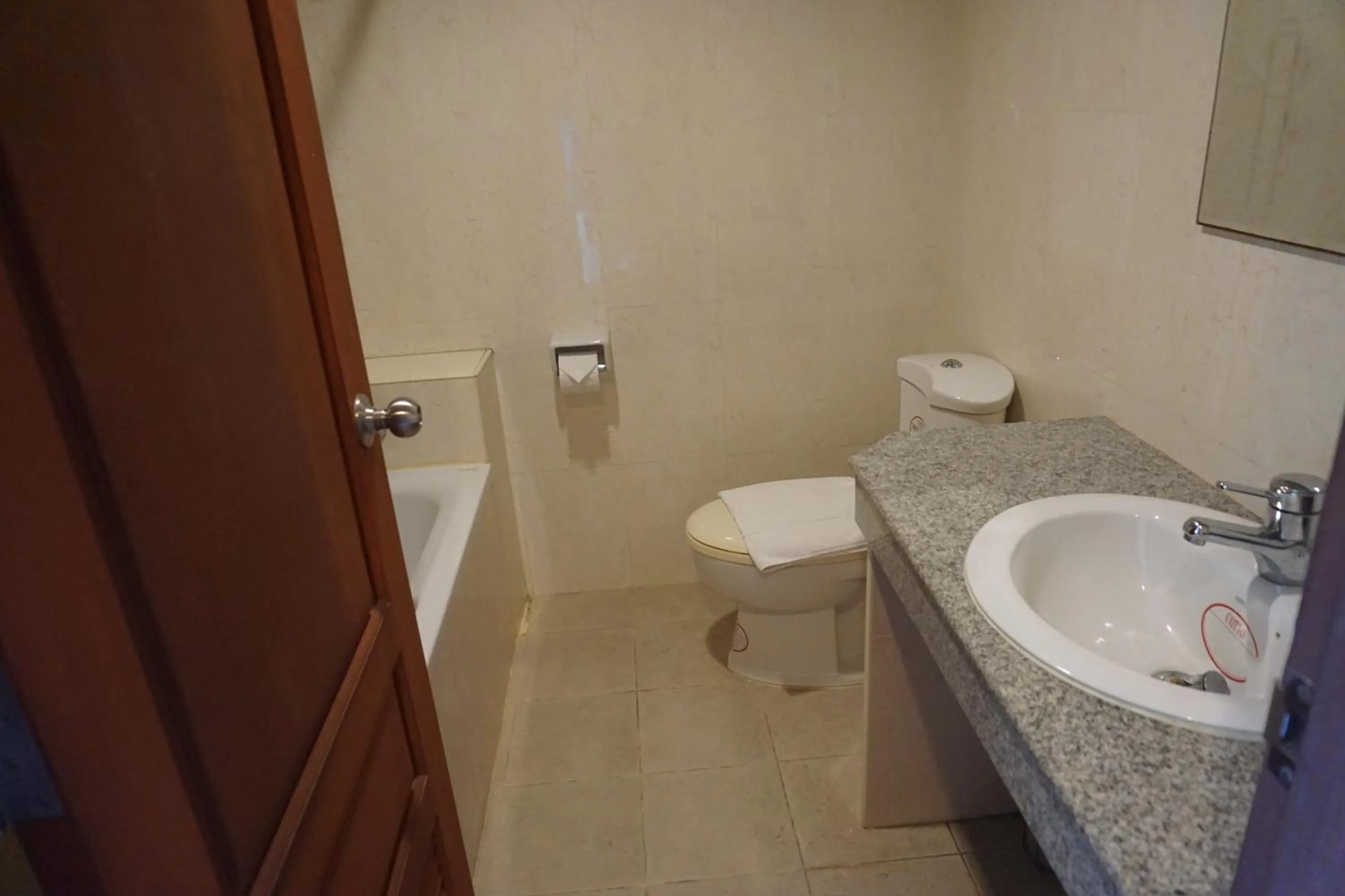 Toilet in Chaweng Tara Hotel