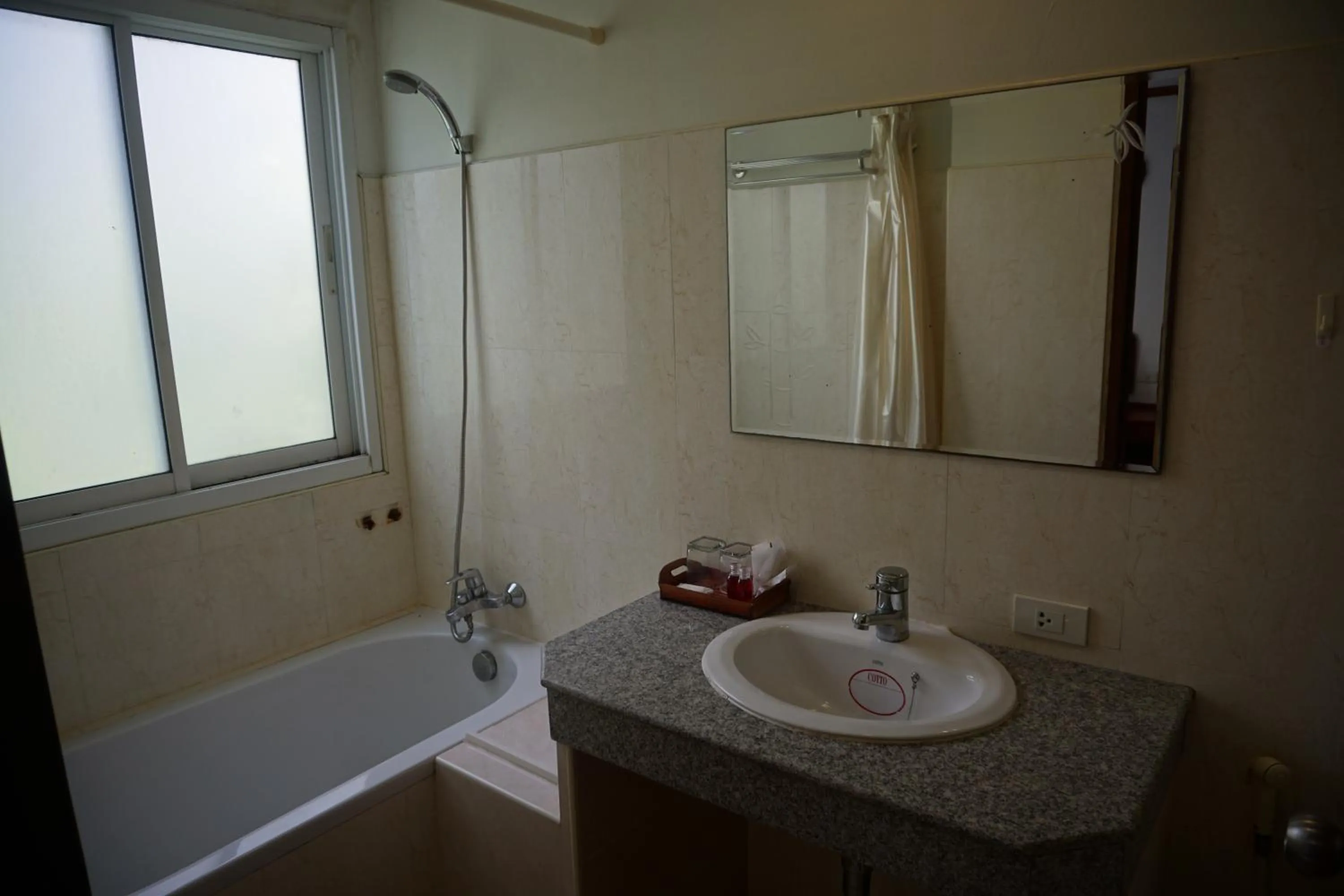 Shower in Chaweng Tara Hotel