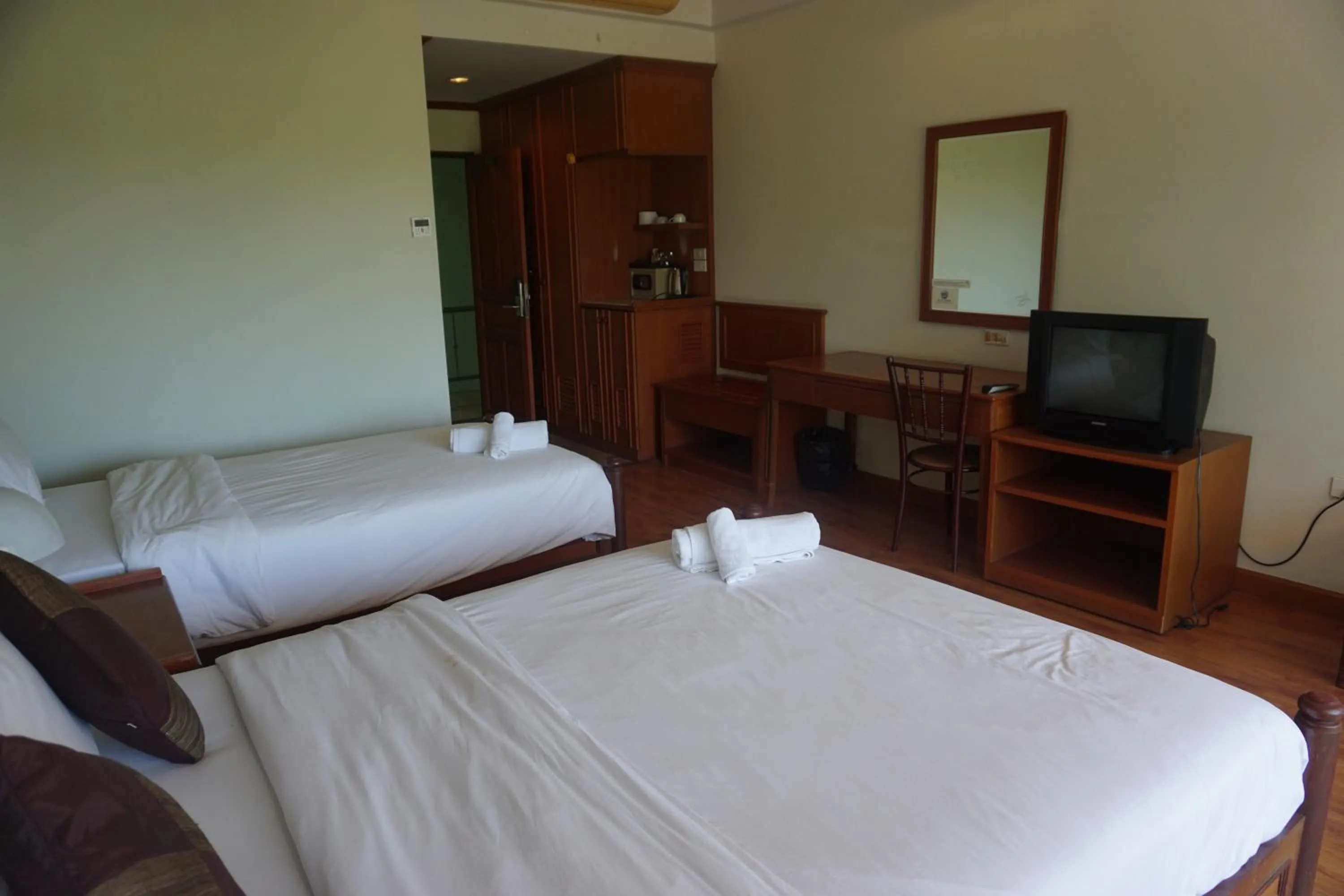 Bed in Chaweng Tara Hotel