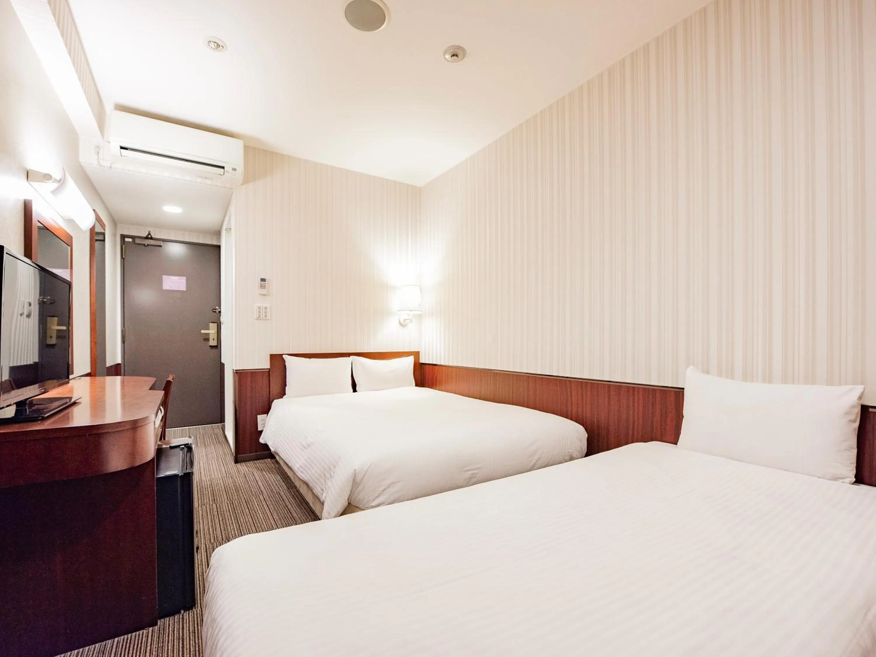 Photo of the whole room, Bed in Hotel Hillarys