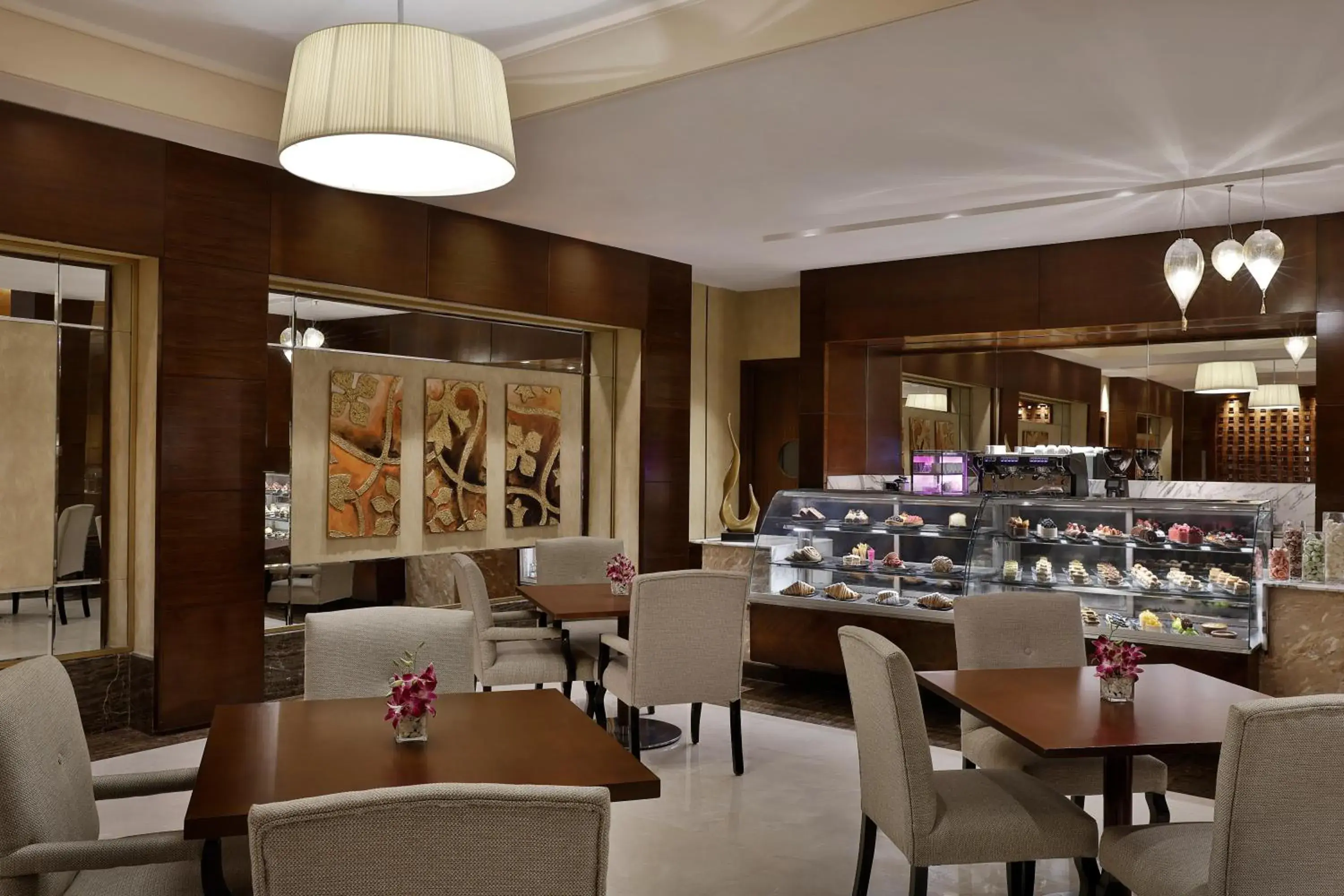 Restaurant/places to eat in Raffles Makkah Palace Restaurant/places to eat in Raffles Makkah Palace