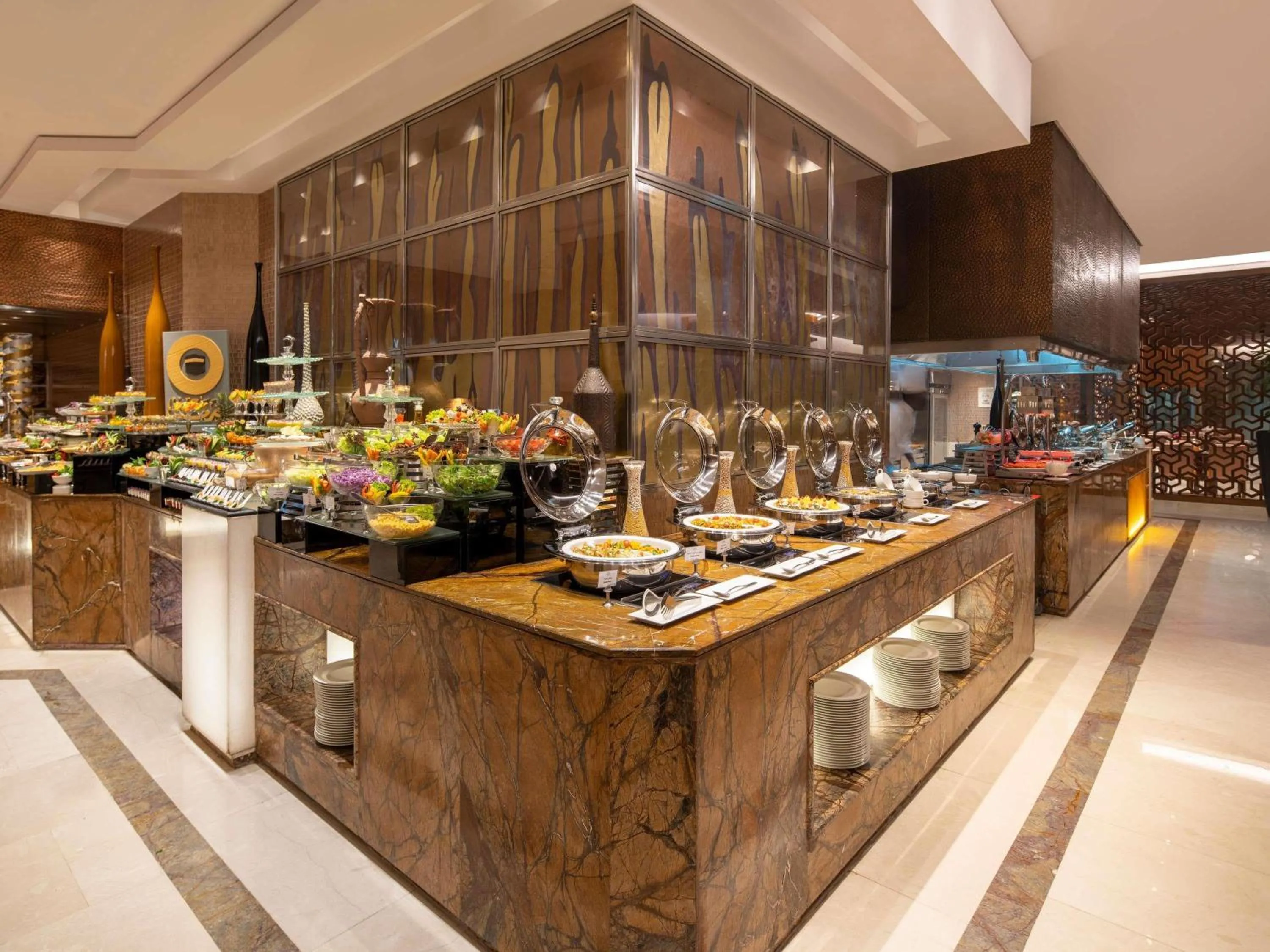 Restaurant/places to eat in Raffles Makkah Palace