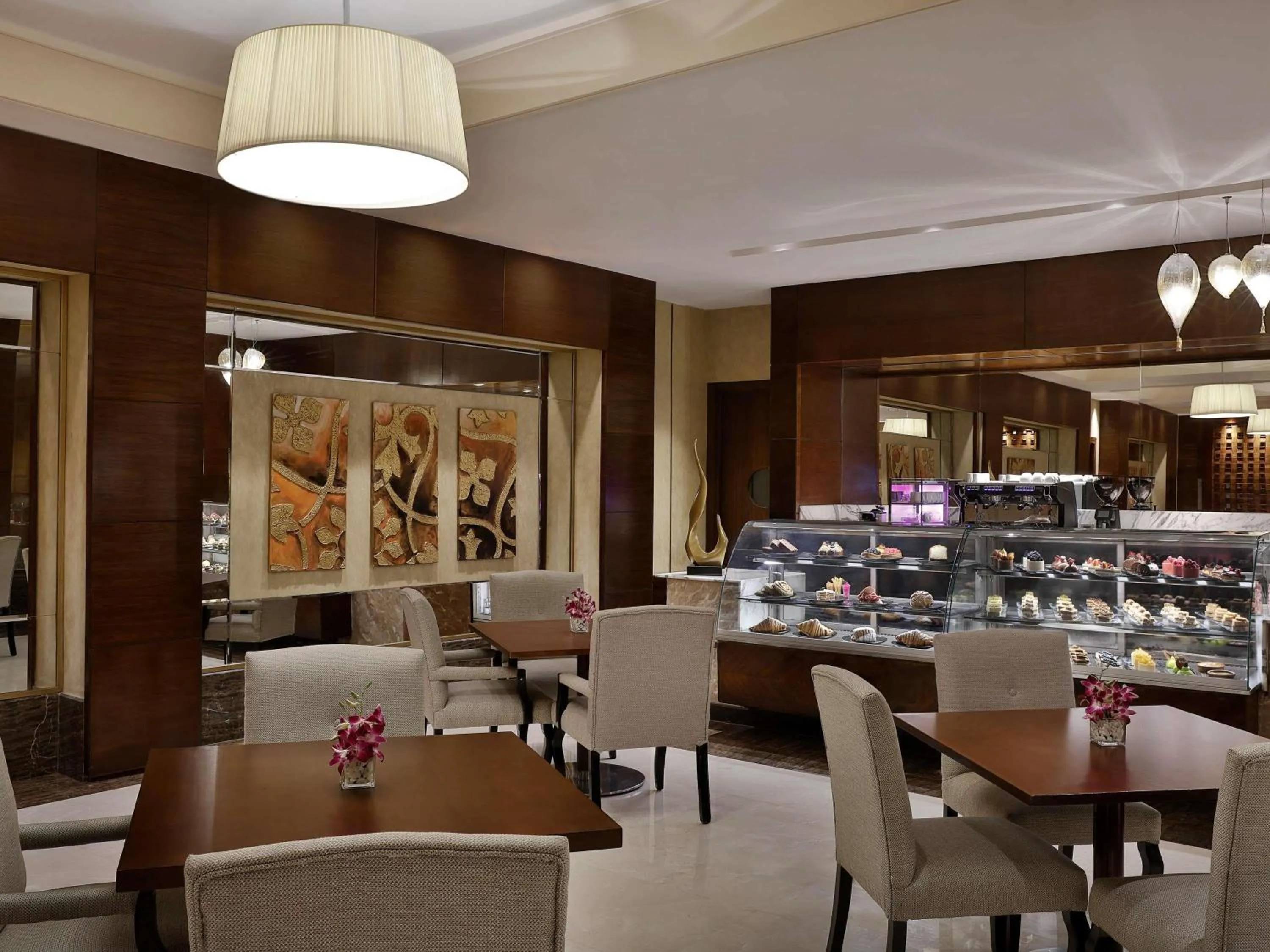 Lounge or bar in Raffles Makkah Palace