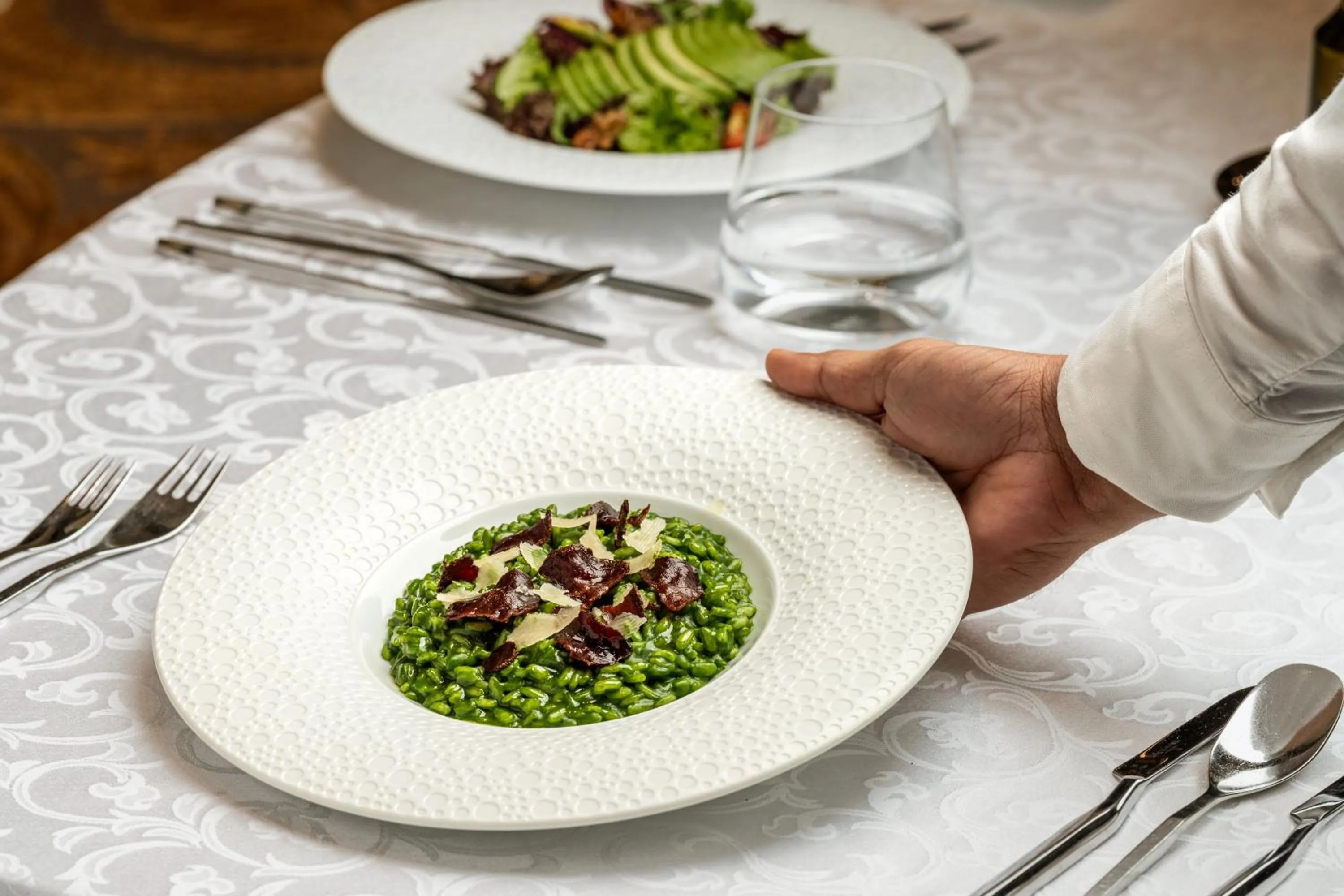 Restaurant/places to eat in Raffles Makkah Palace