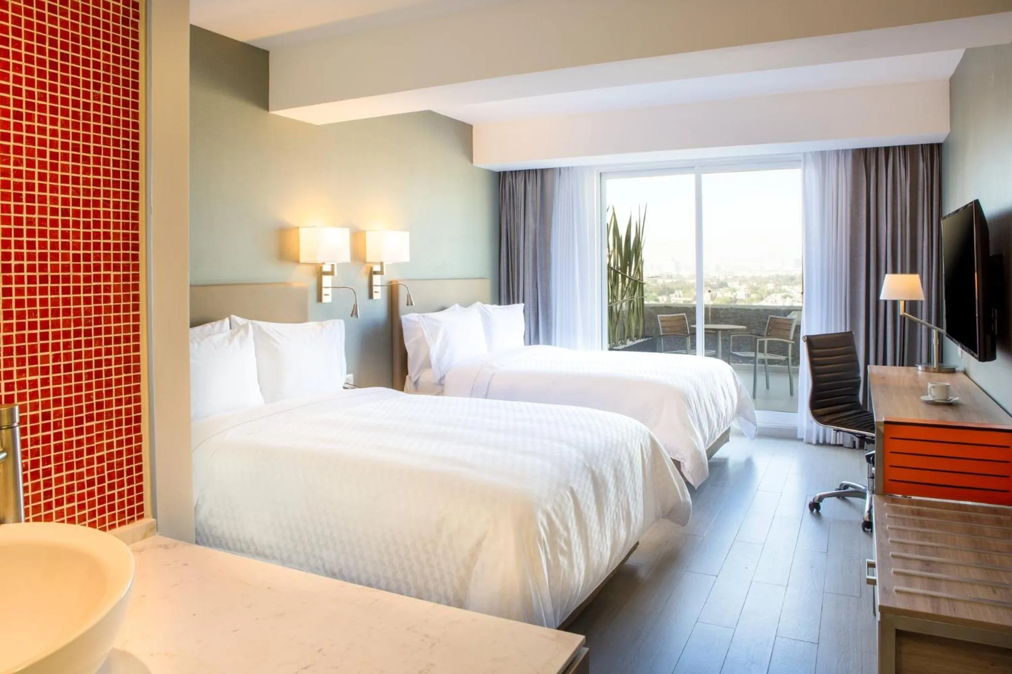 Photo of the whole room, Bed in Fiesta Inn Express Ciudad de México Forum Buenavista