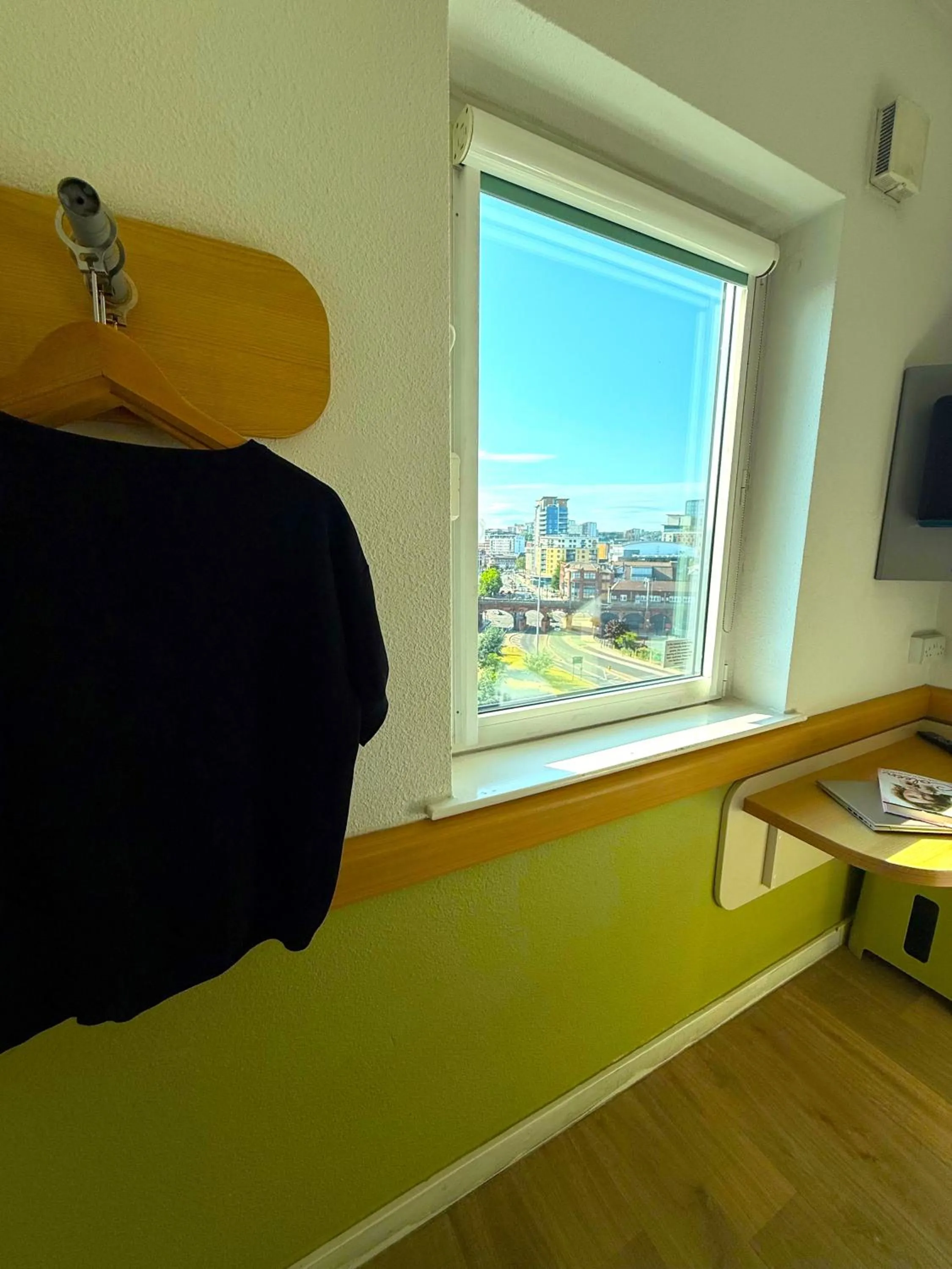 Bedroom, Bed in ibis budget Leeds Centre Crown Point Road