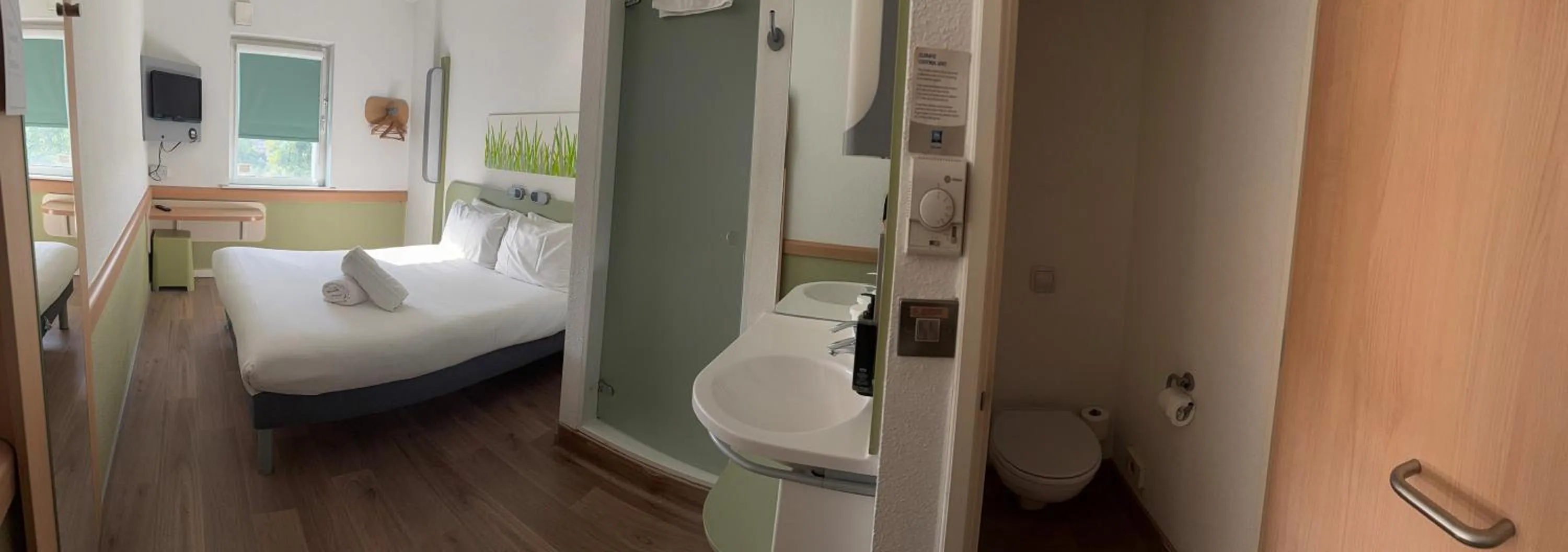 Bathroom, Bed in ibis budget Leeds Centre Crown Point Road
