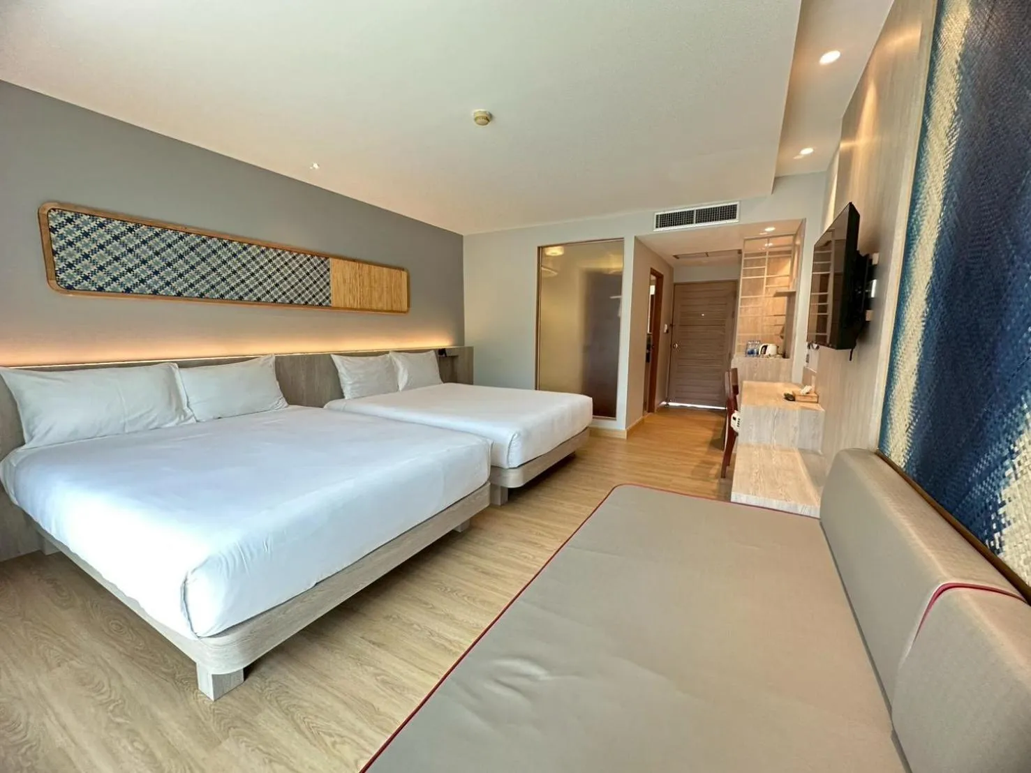 Bed in Baan Karon Resort