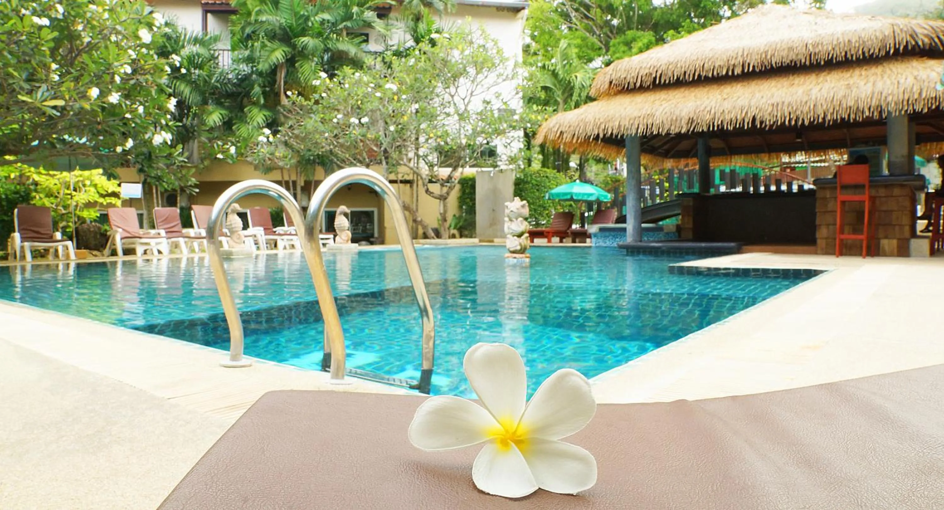 Swimming pool in Baan Karon Resort